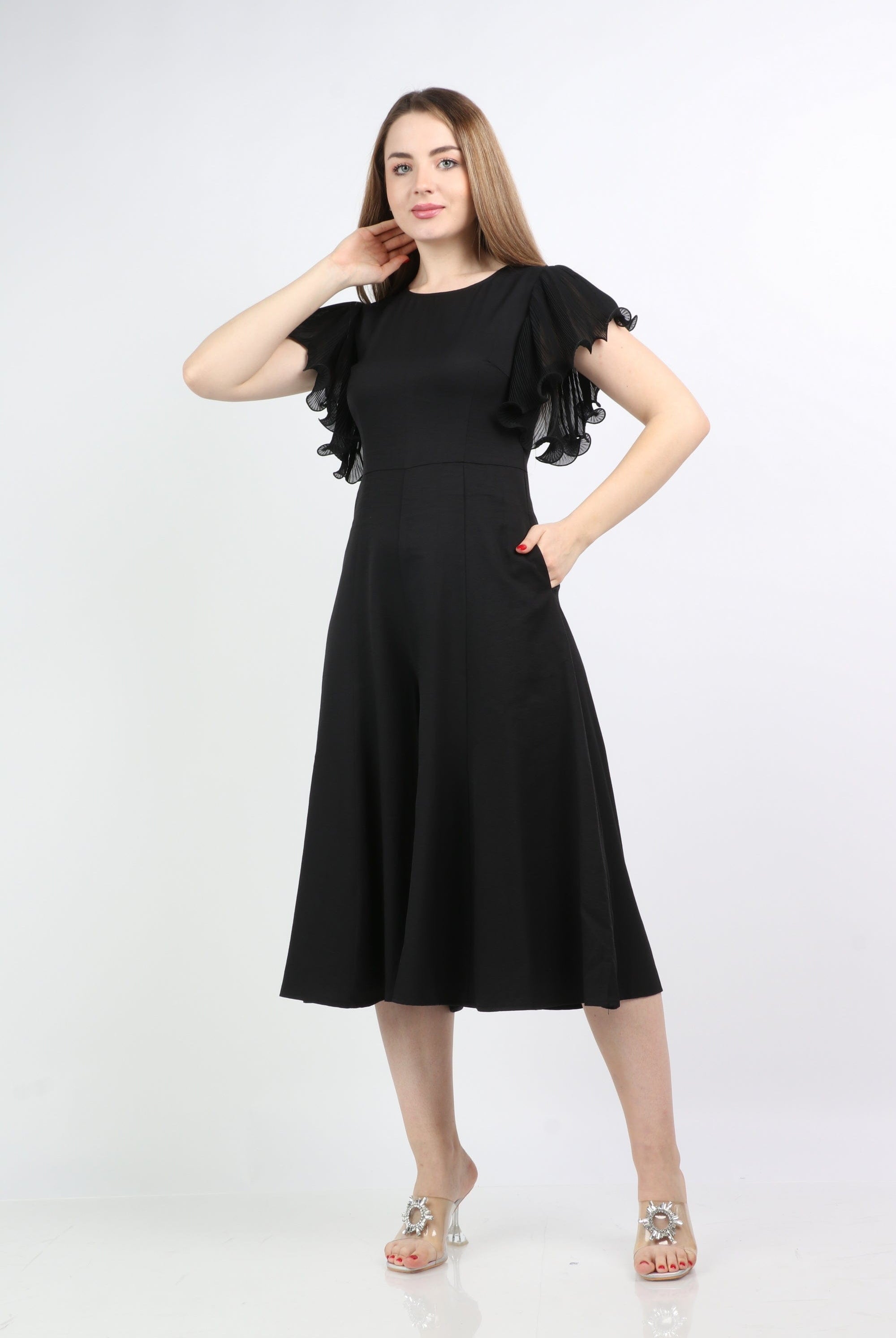 نتشي جمبسوت مخصرة كم قصير مكشكش بنلطون قصير واسع بجيوب نسائي