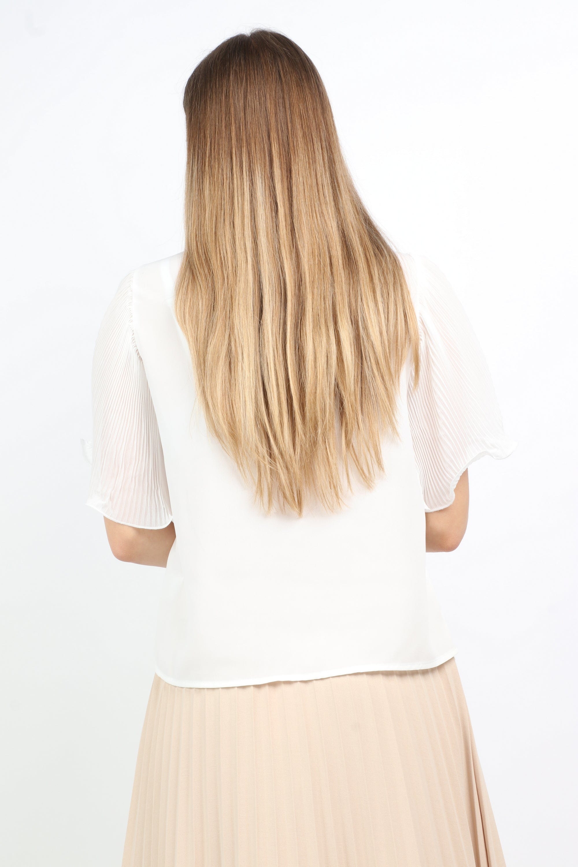 نتشي بلوزة قصيرة بطبقة كشكشة كم قصيرة نسائي