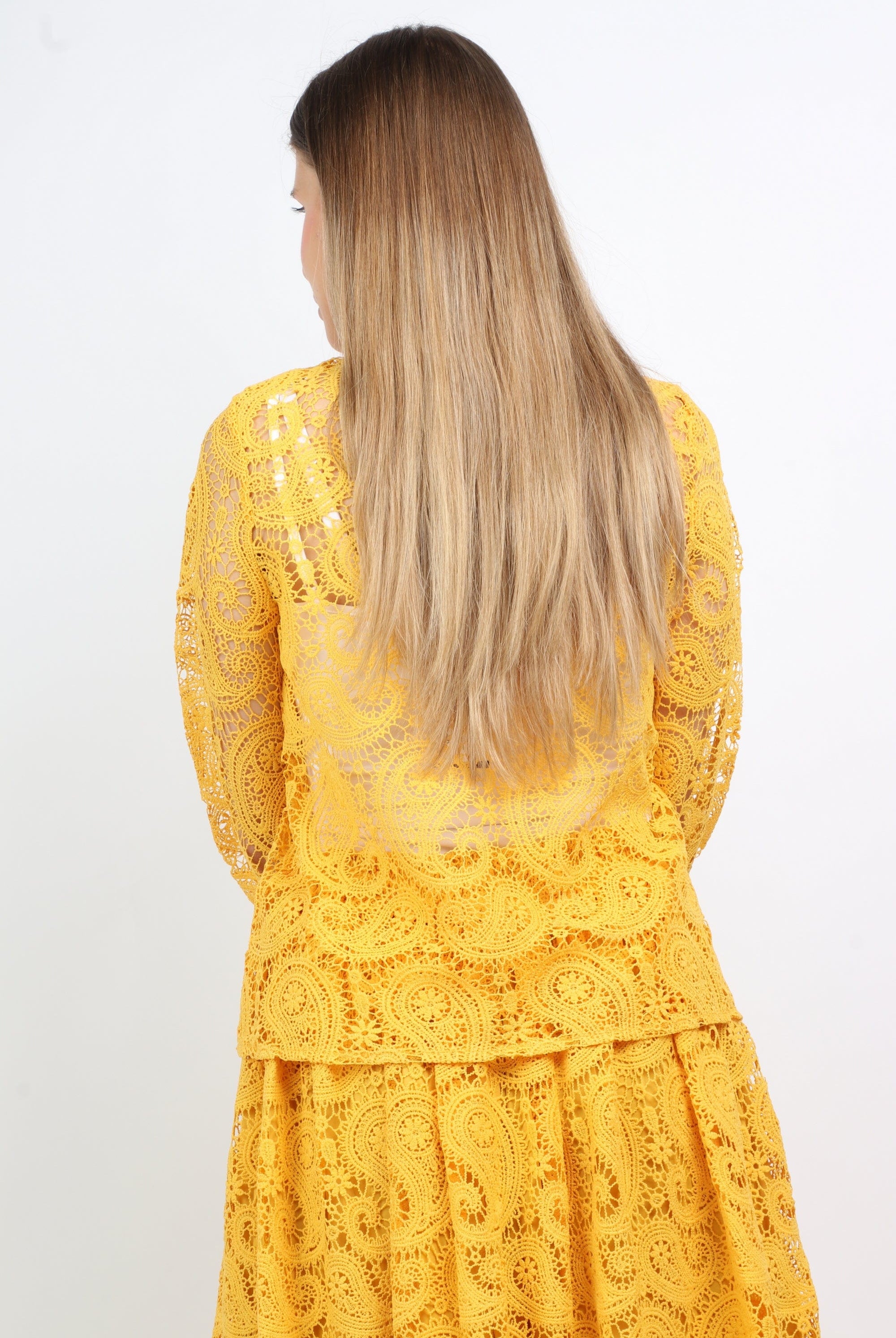 نتشي بلوزة دانتيل أزرار أمامية بياقة كم طويل نسائي