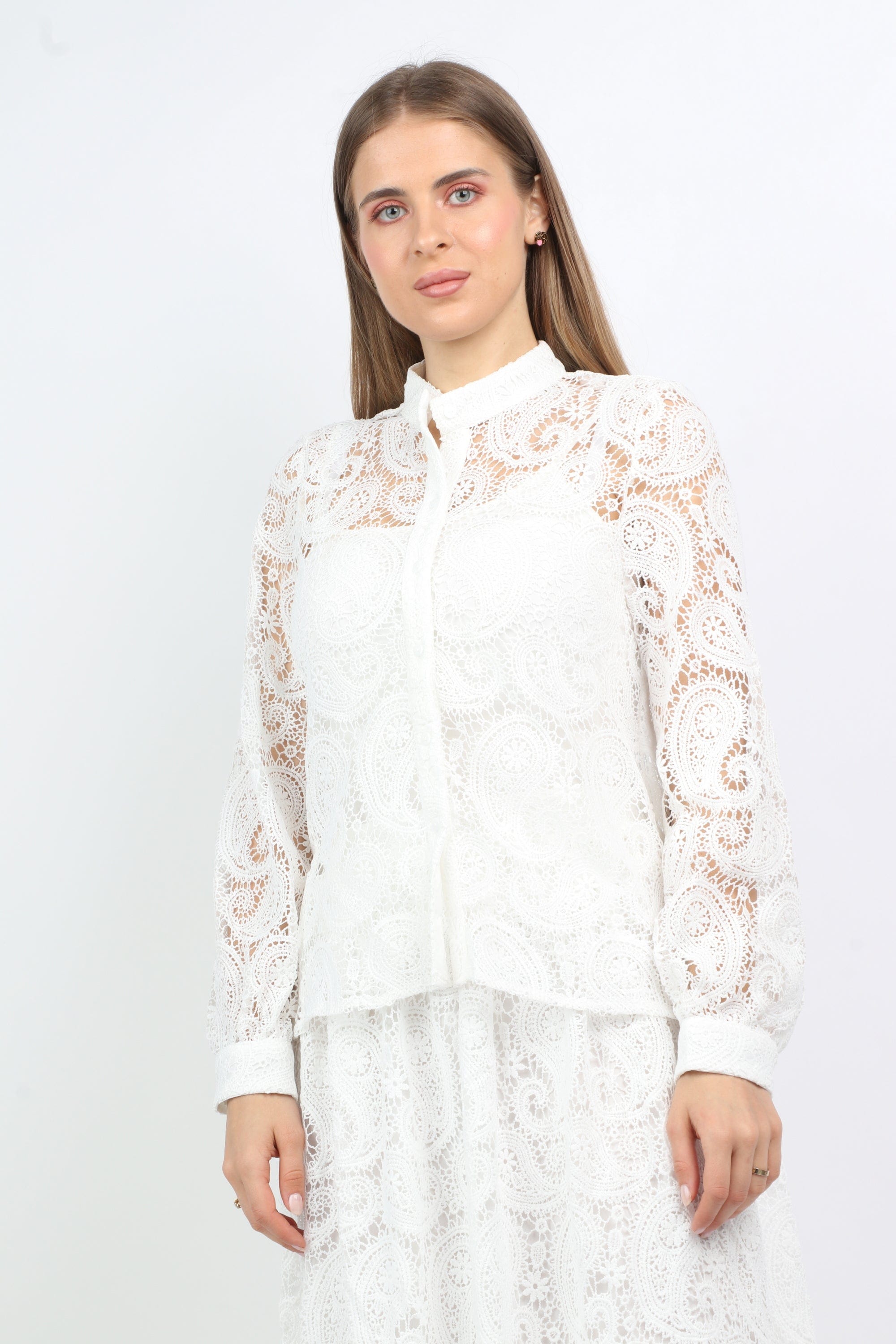 نتشي بلوزة دانتيل أزرار أمامية بياقة كم طويل نسائي