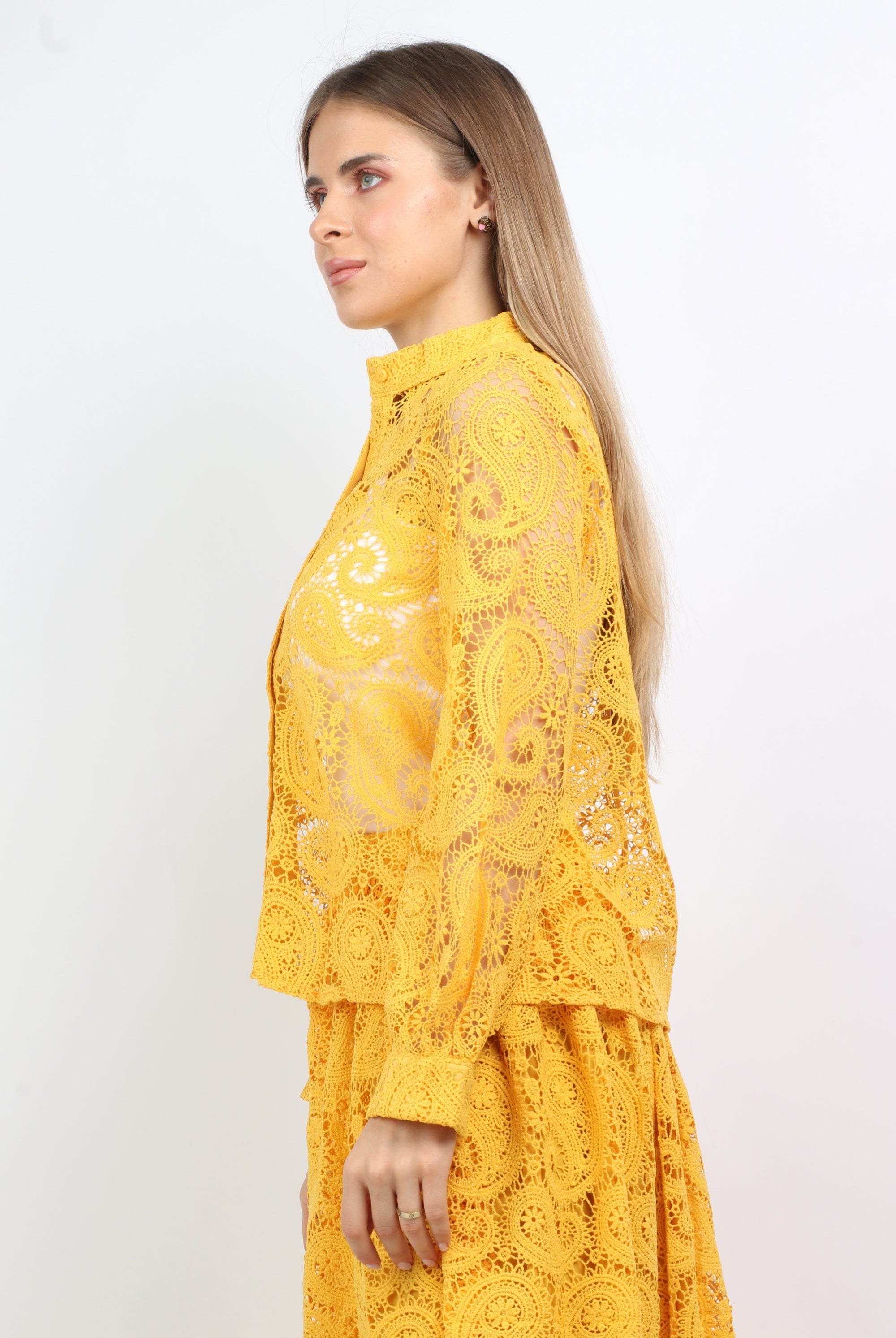 نتشي بلوزة دانتيل أزرار أمامية بياقة كم طويل نسائي