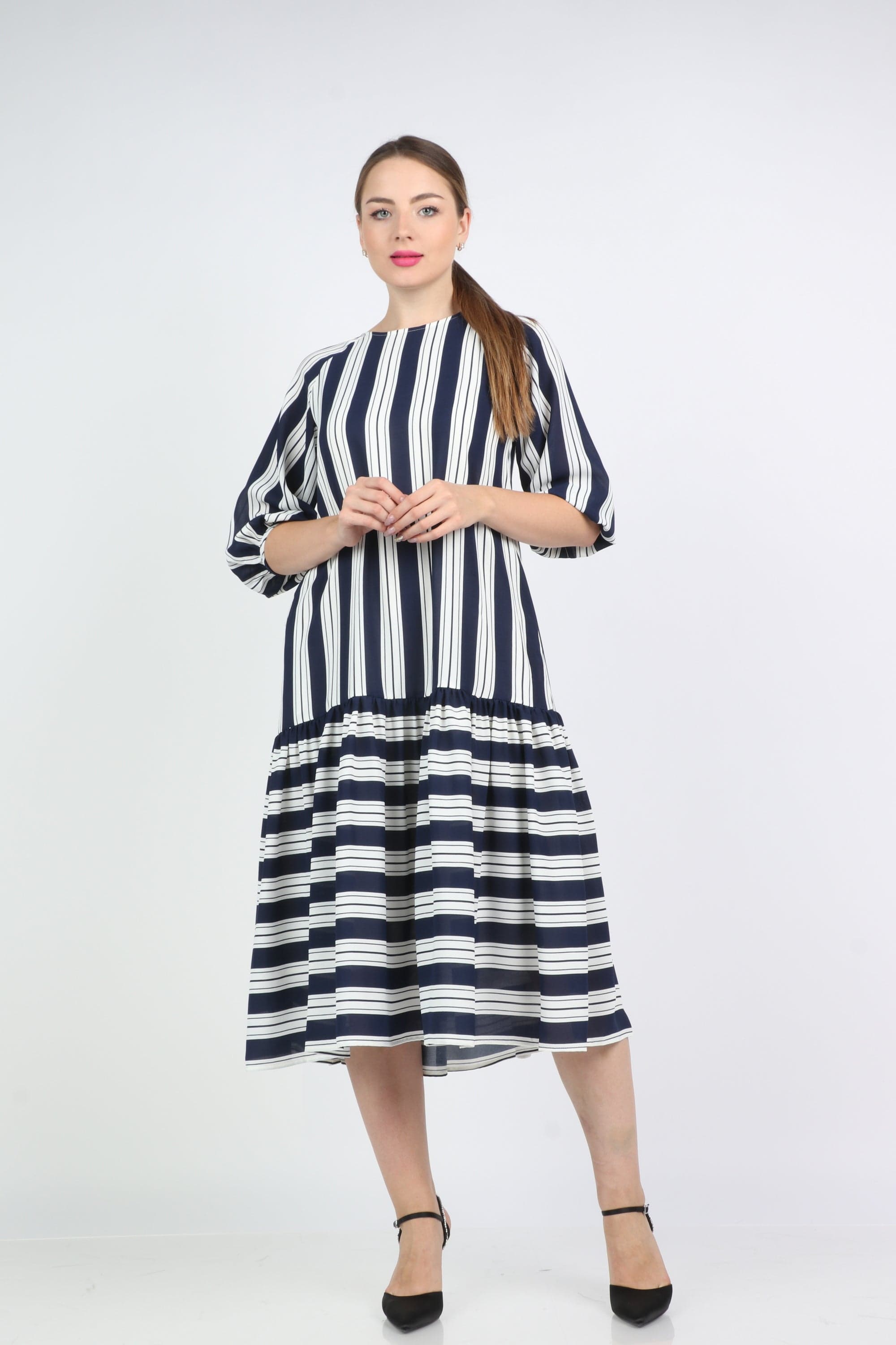 نتشي فستان ميدي مخطط واسع كم قصير