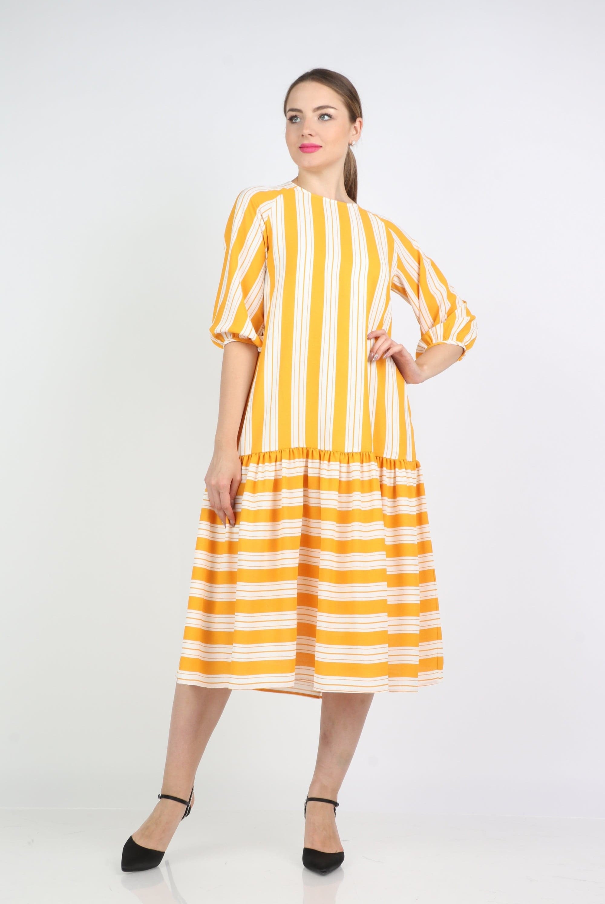 نتشي فستان ميدي مخطط واسع كم قصير