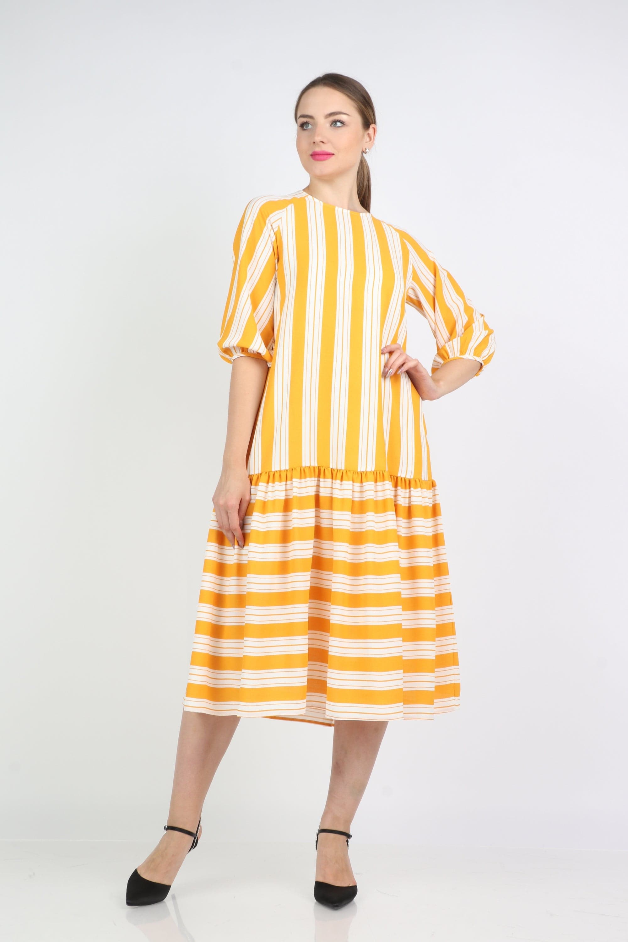 نتشي فستان ميدي مخطط واسع كم قصير