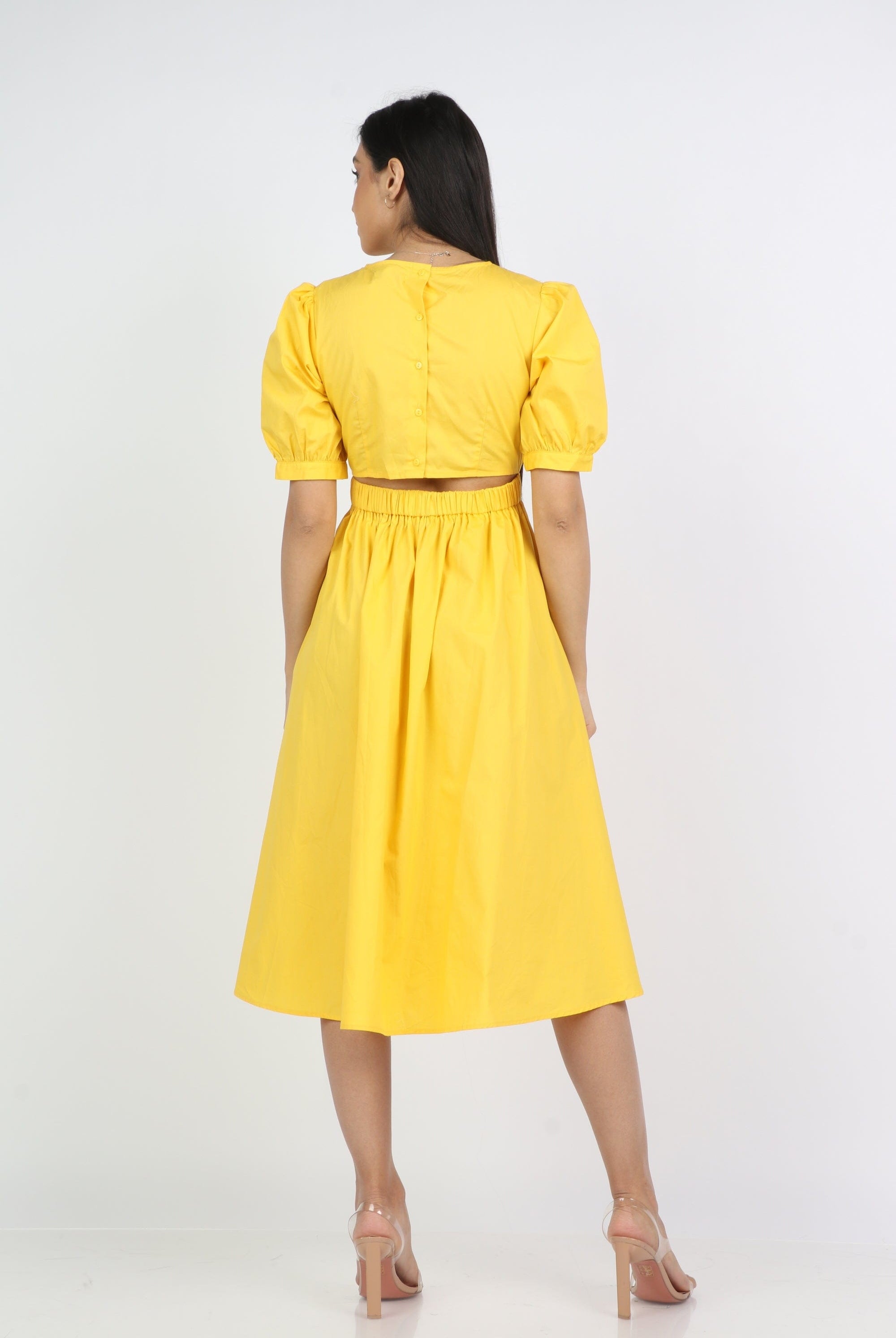 نتشي فستان ميدي مخصر بكتف منفوخ بكم قصير