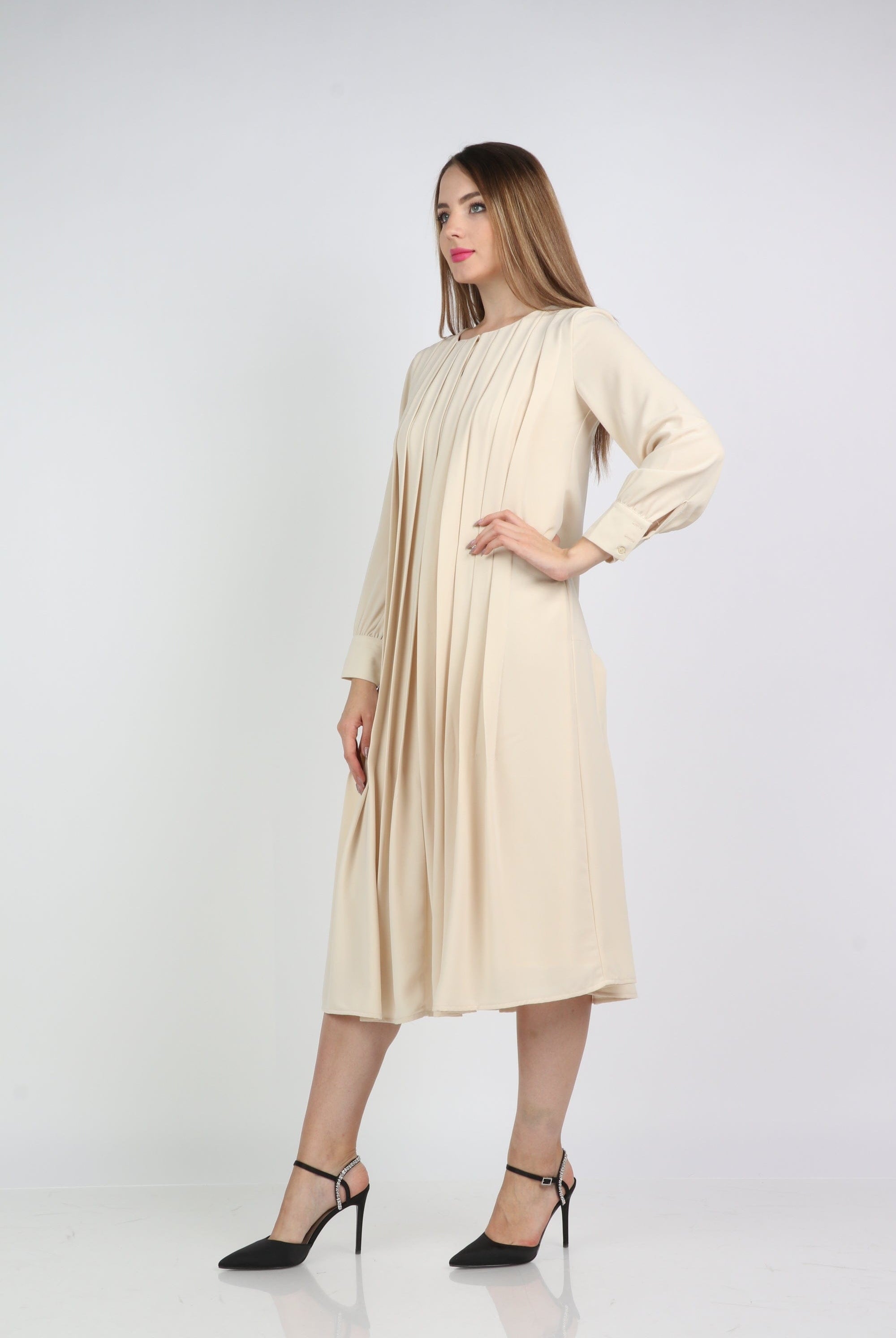 نتشي فستان ميدي بيليسة بأكمام طويلة