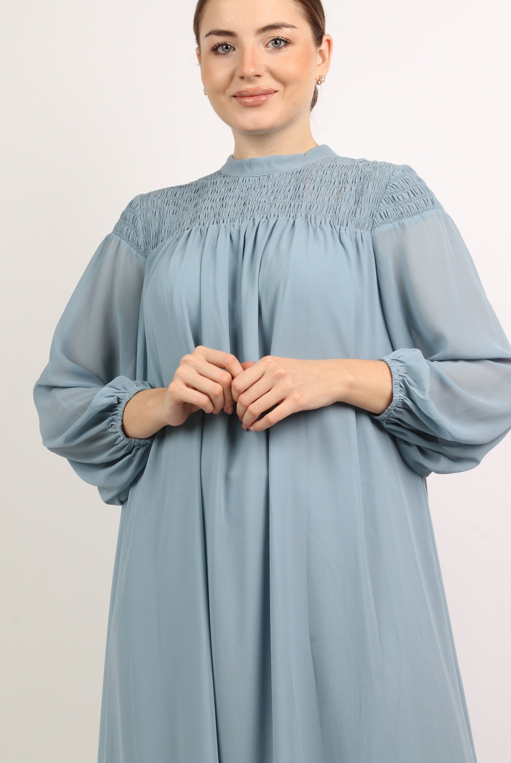 نتشي فستان وسيع طويل ناعم بكشكشة عند الصدر كم طويل