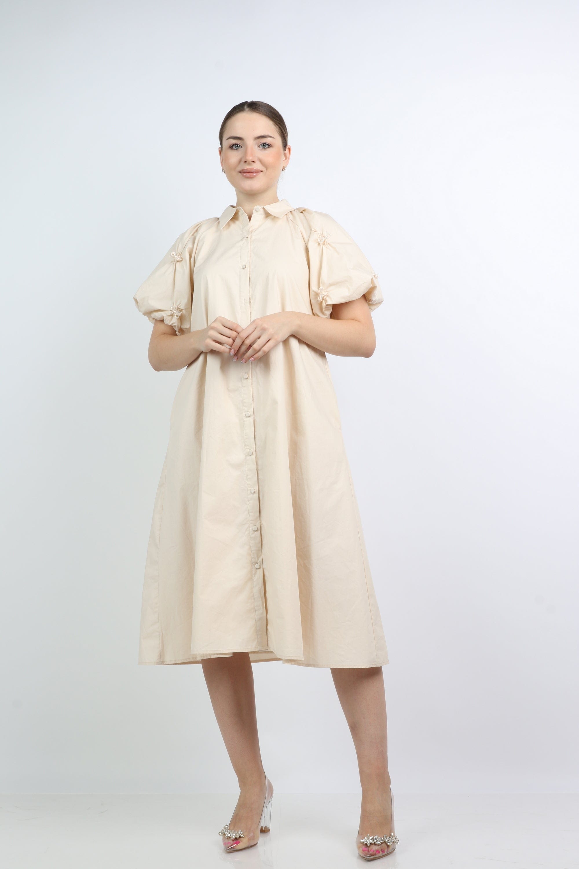 نتشي فستان ميدي بأزرار أمامية بكم قصير