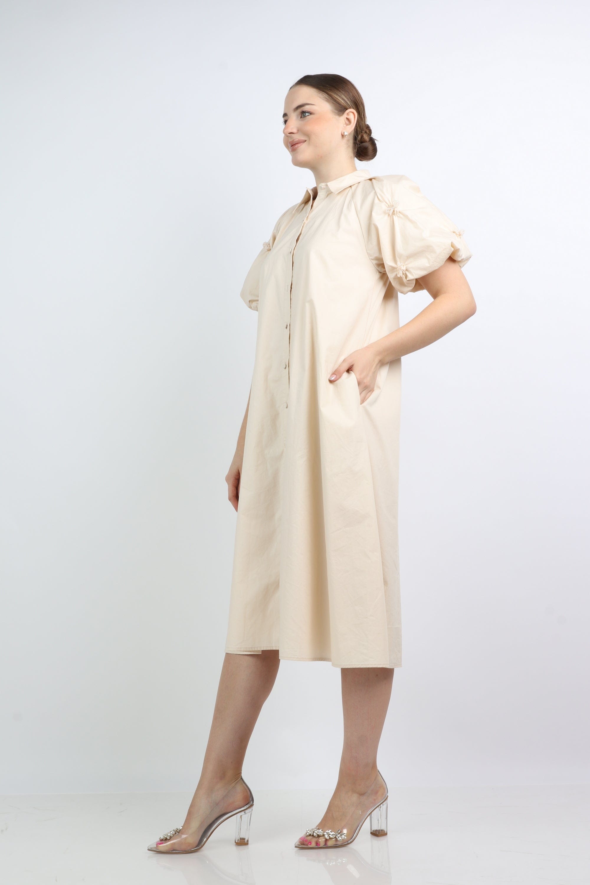 نتشي فستان ميدي بأزرار أمامية بكم قصير