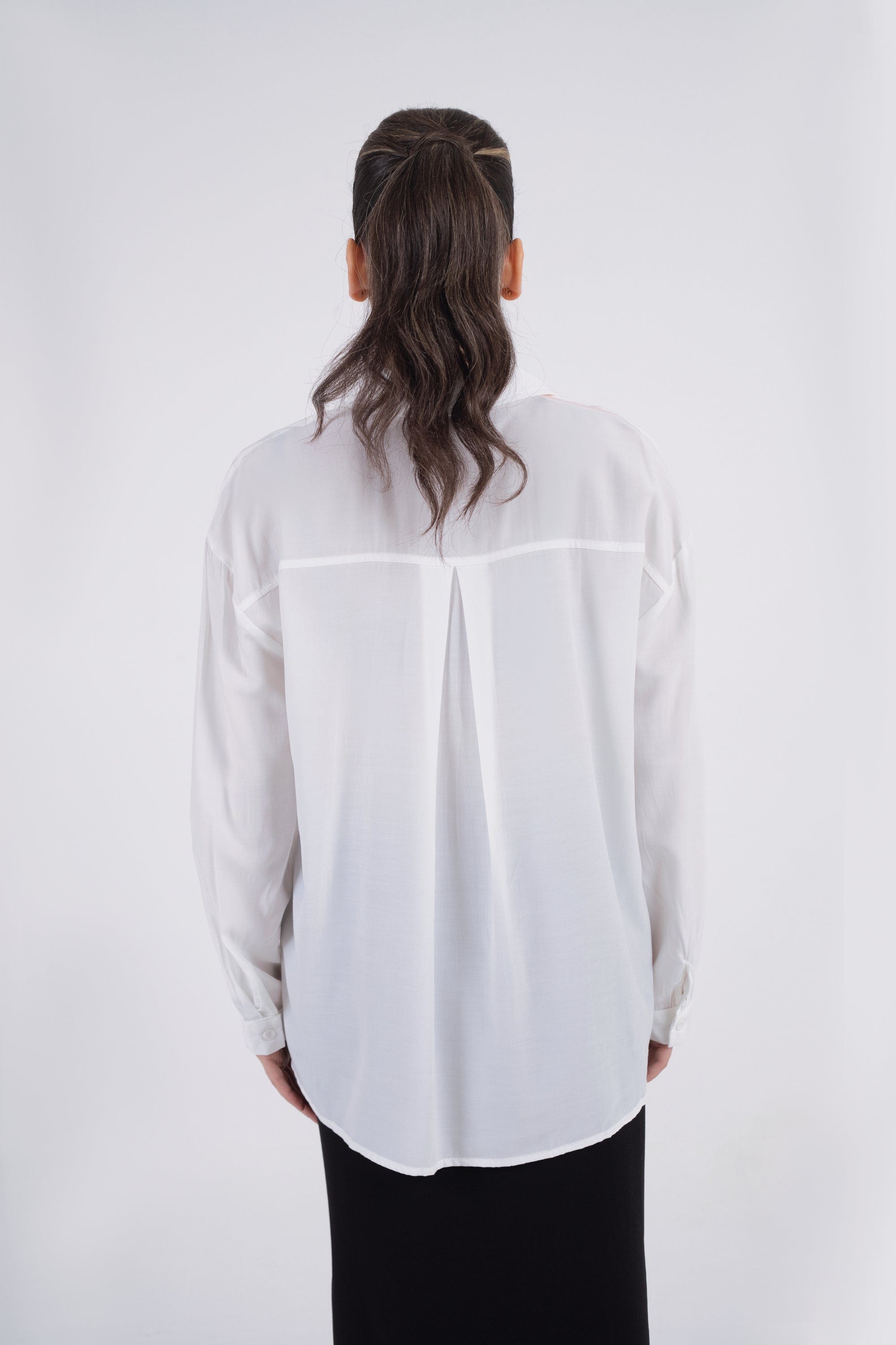 نتشي قميص كلاسيك سادة كم طويل منفوخ نسائي