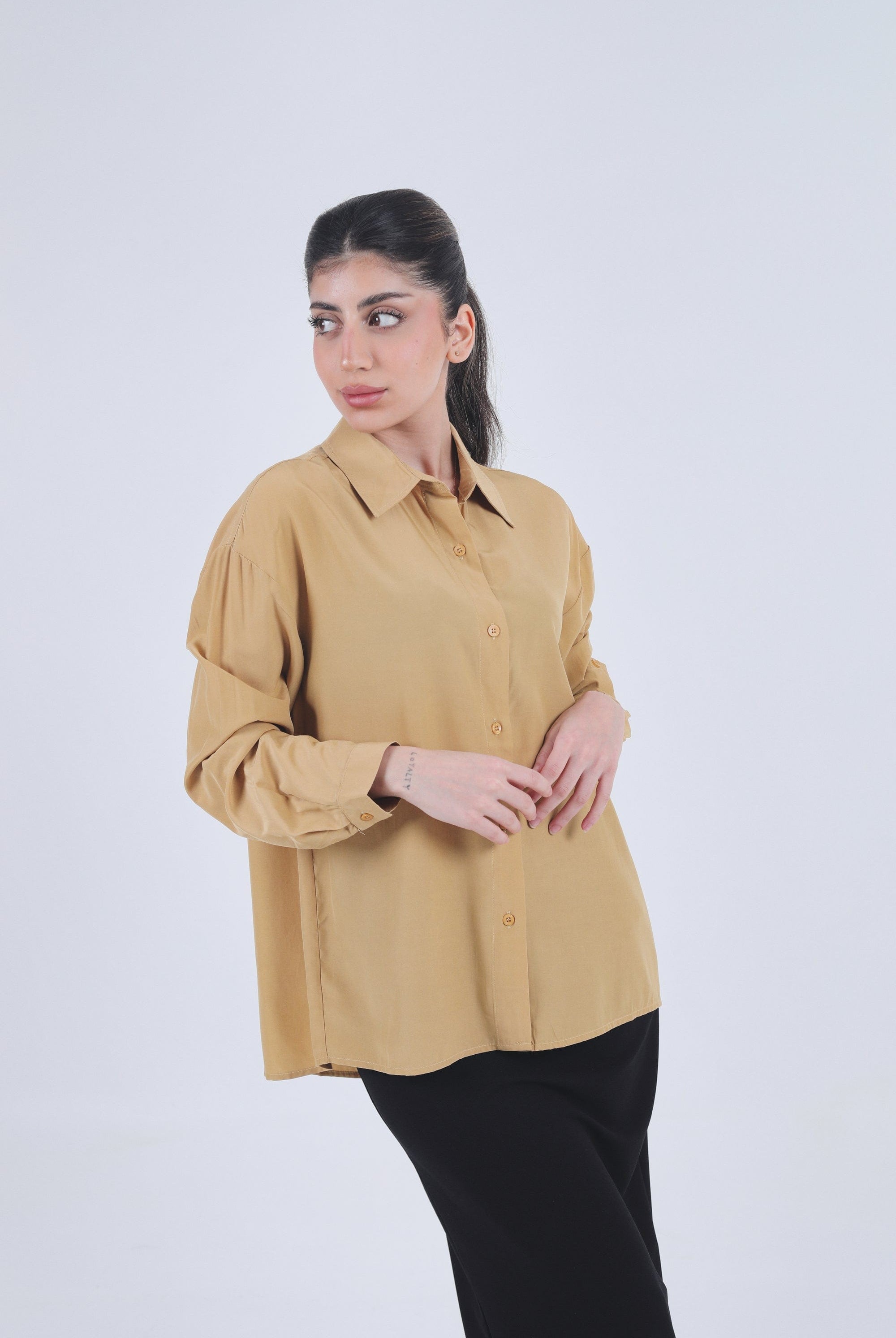 نتشي قميص كلاسيك سادة كم طويل منفوخ نسائي