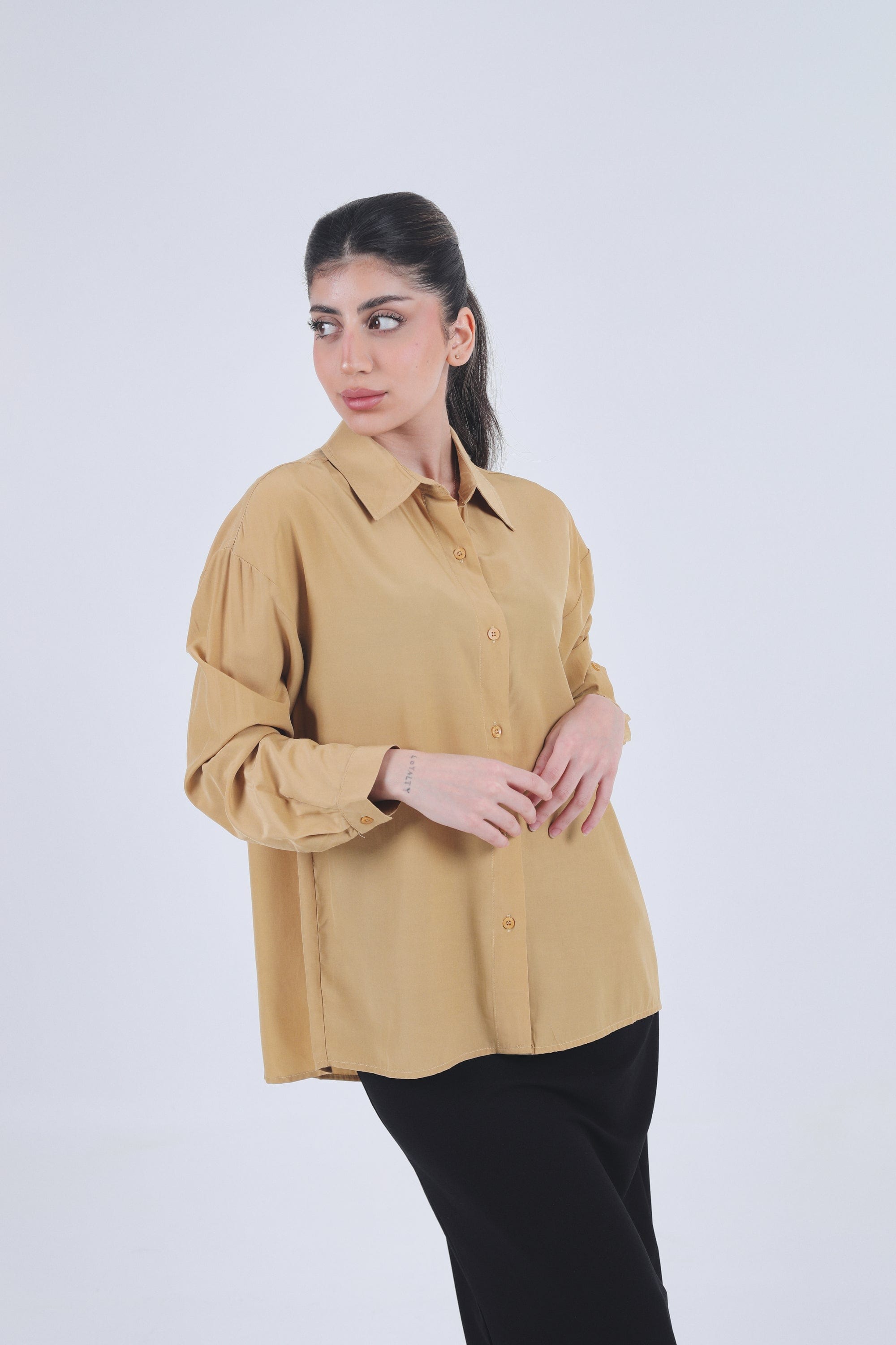 نتشي قميص كلاسيك سادة كم طويل منفوخ نسائي