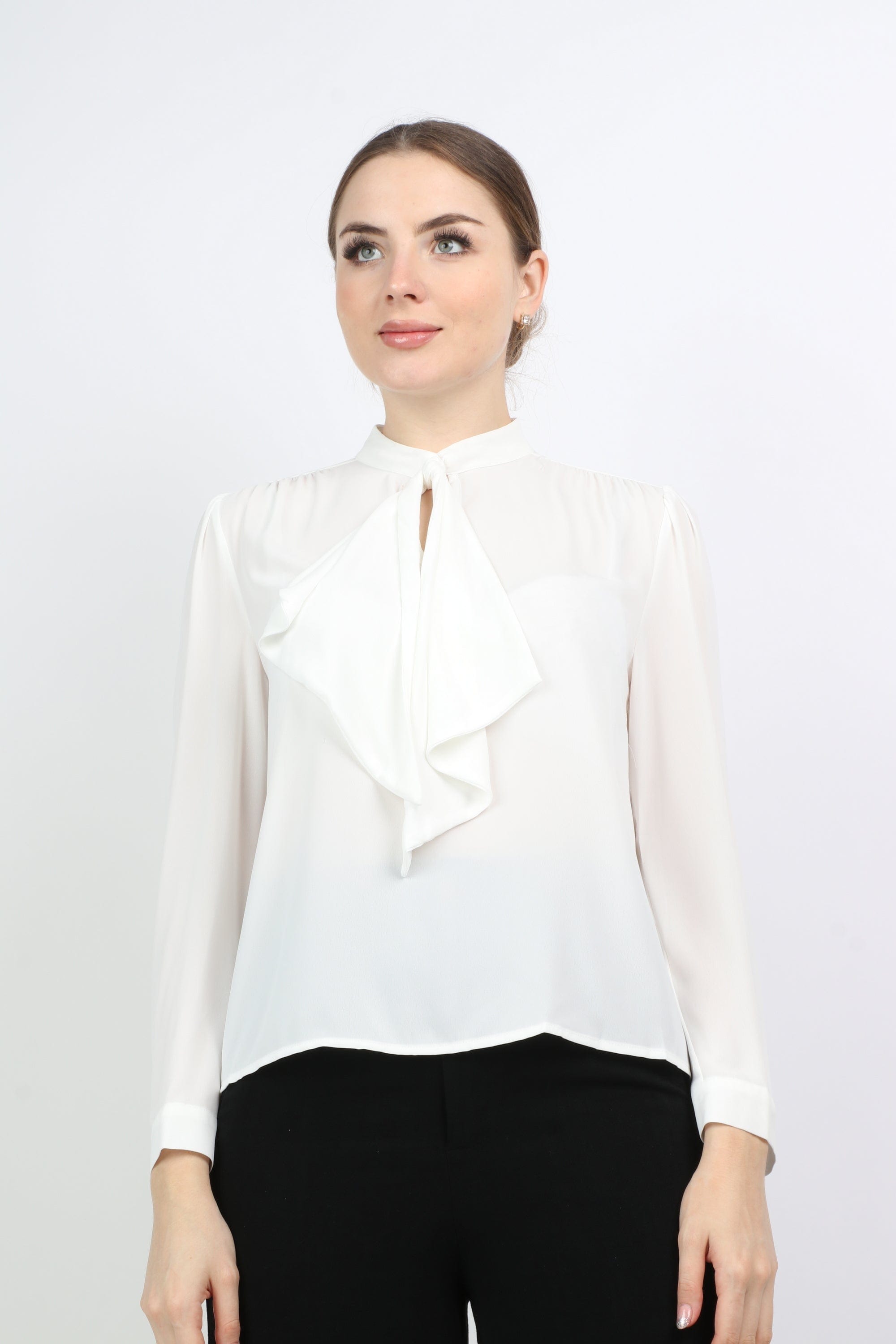 نتشي بلوزة بفيونكة سادة مع كم طويل نسائي