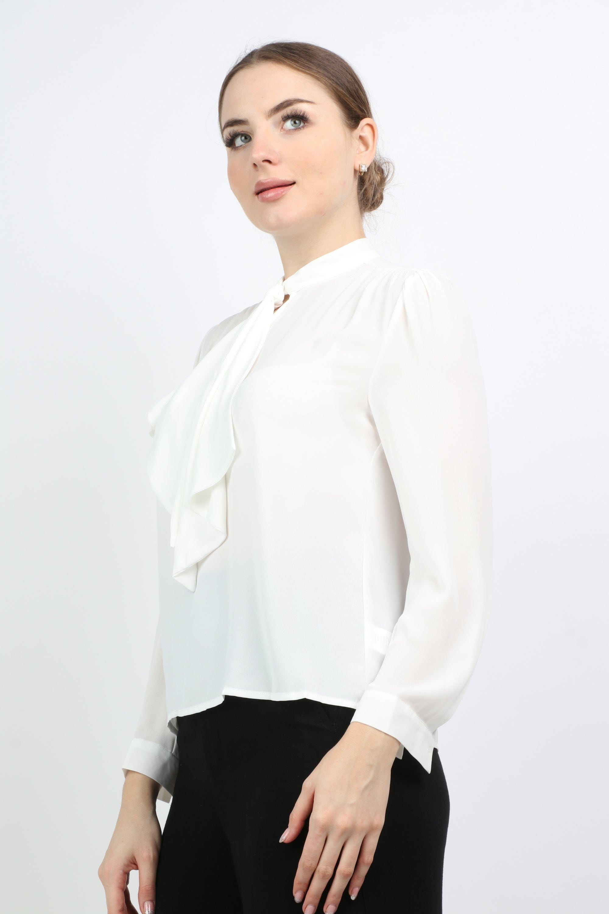 نتشي بلوزة بفيونكة سادة مع كم طويل نسائي