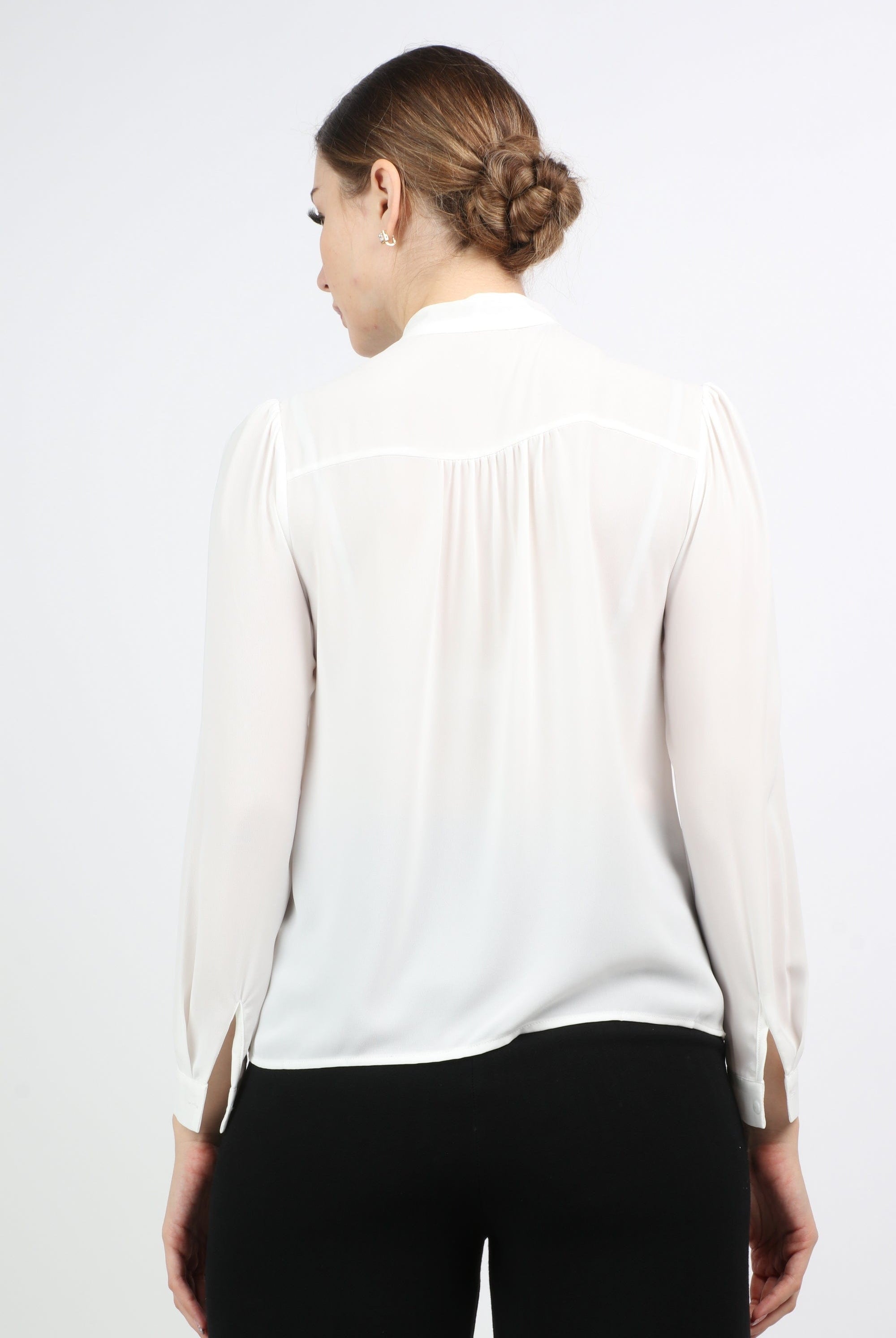 نتشي بلوزة بفيونكة سادة مع كم طويل نسائي