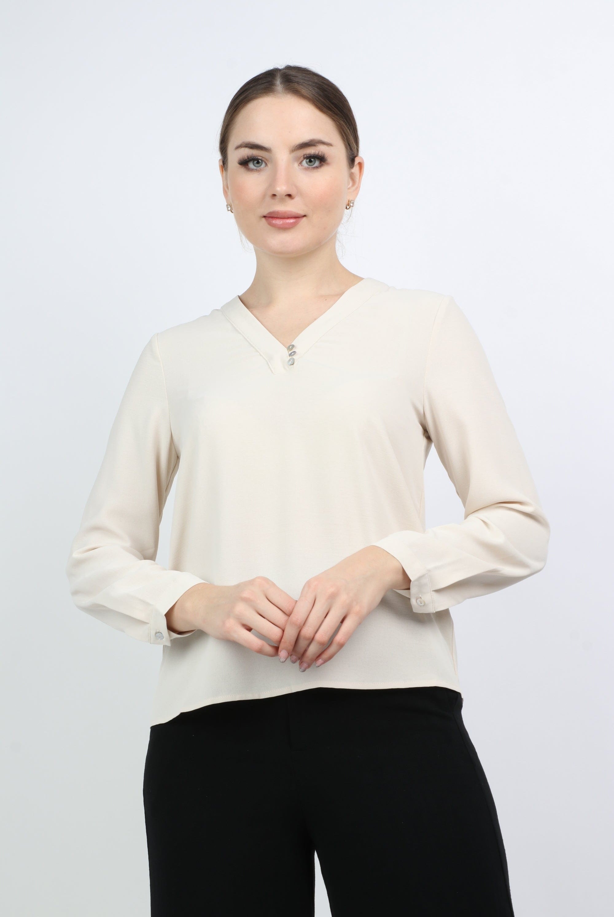 نتشي بلوزة سادة سبعة بأزرار على الصدر كم طويل نسائي