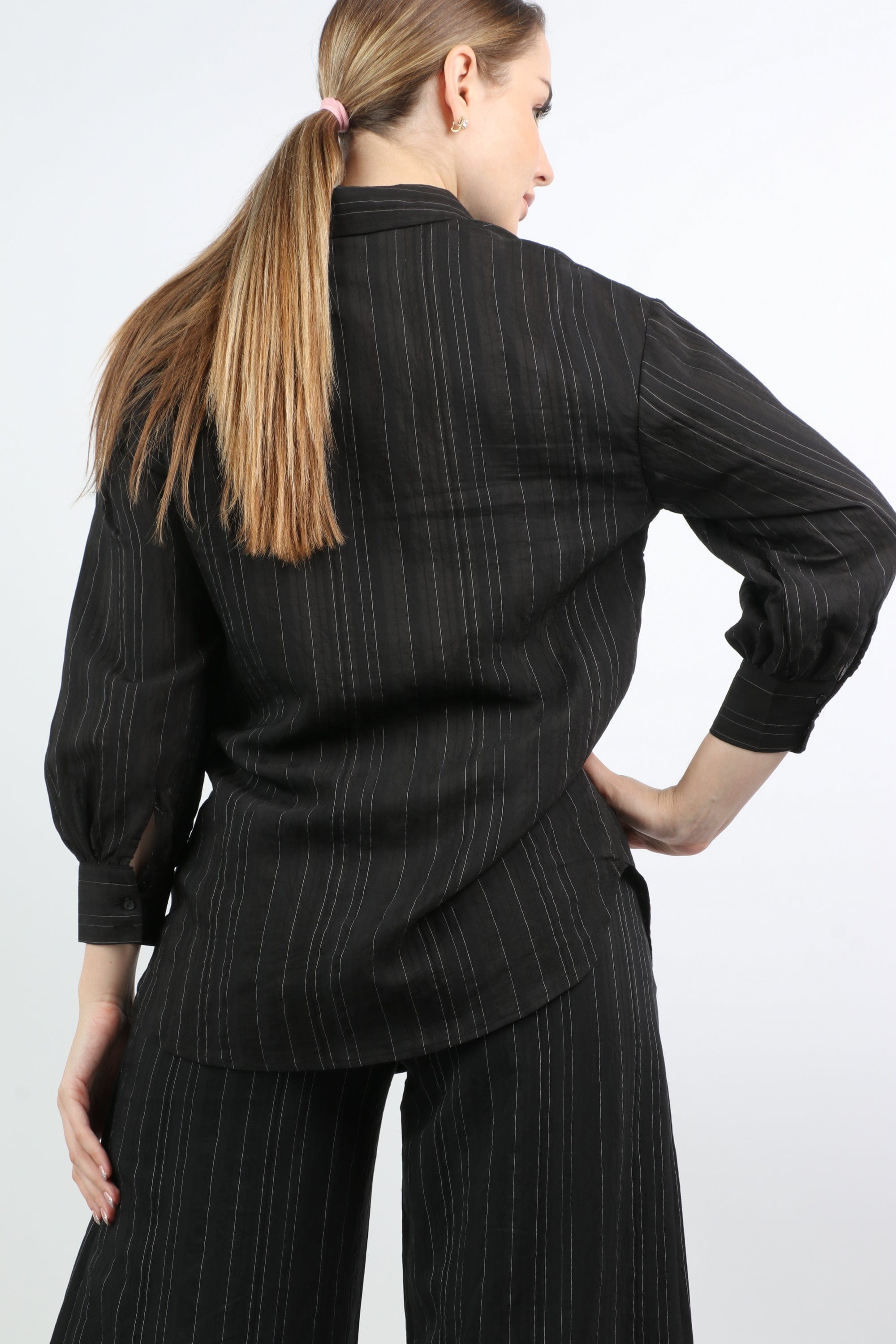 نتشي قميص مقلم كلاسيك كم طويل نسائي