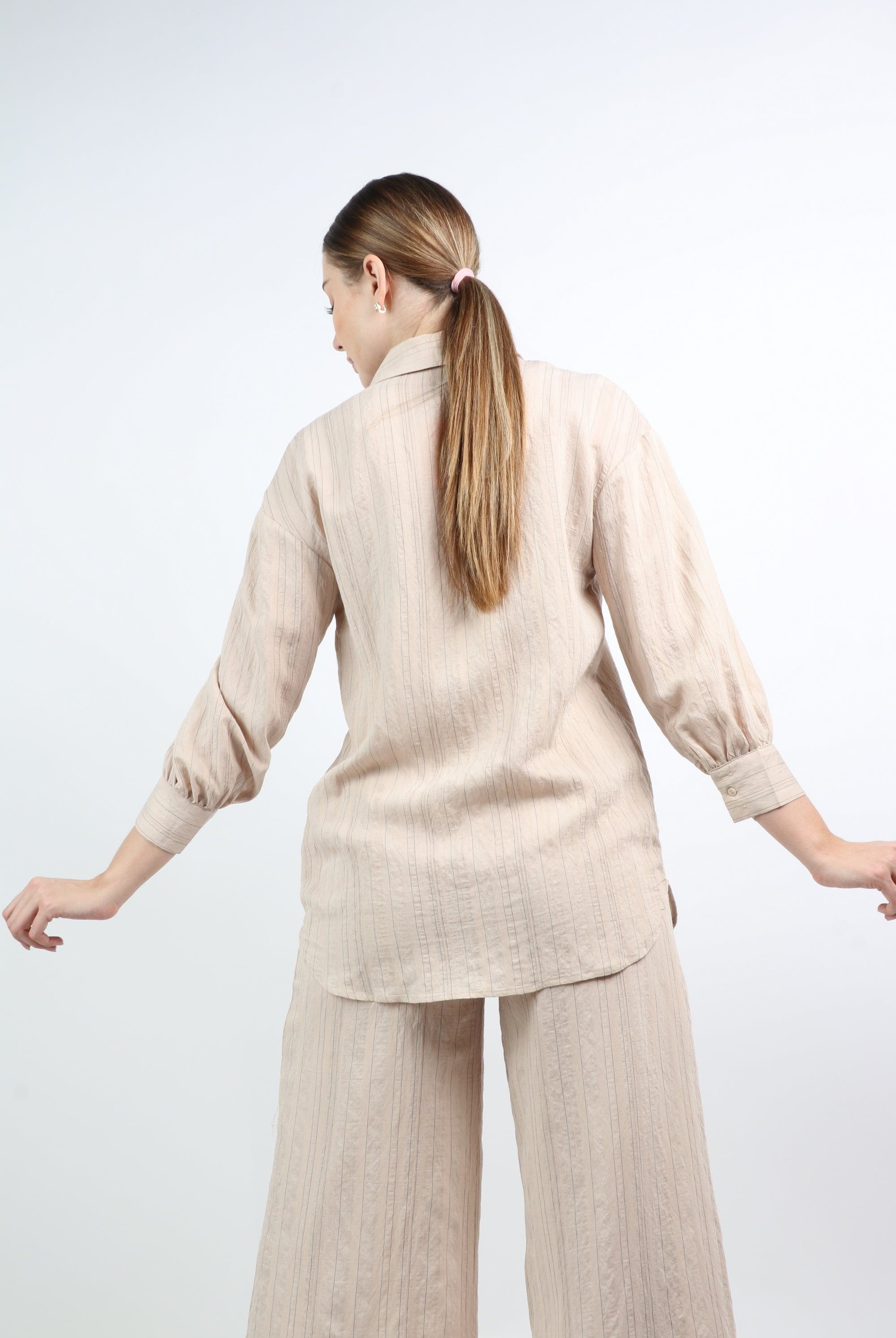 نتشي قميص مقلم كلاسيك كم طويل نسائي