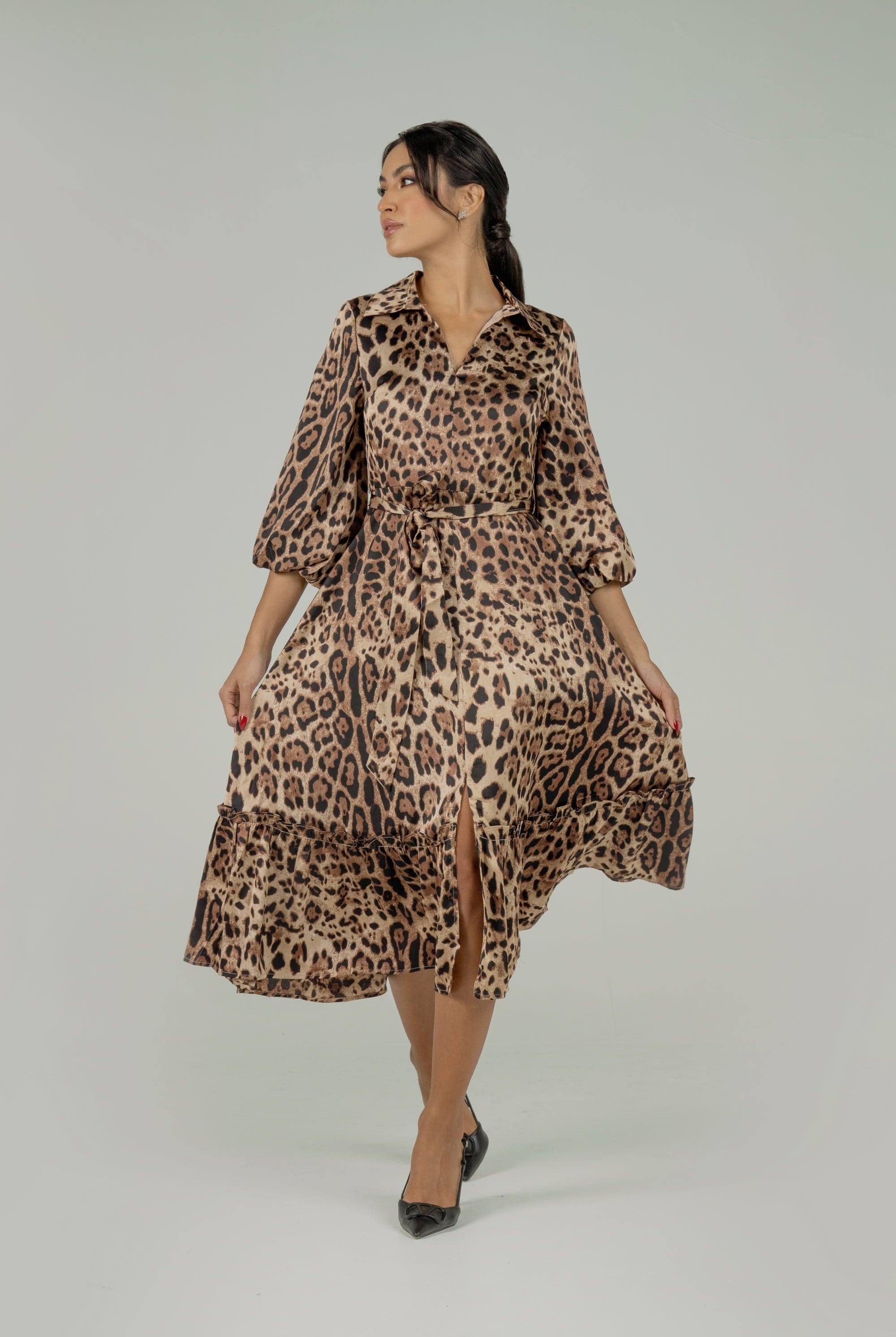 نتشي فستان نمري ميدي بفتحة أمامية مكشكش من تحت بأكمام 4/3