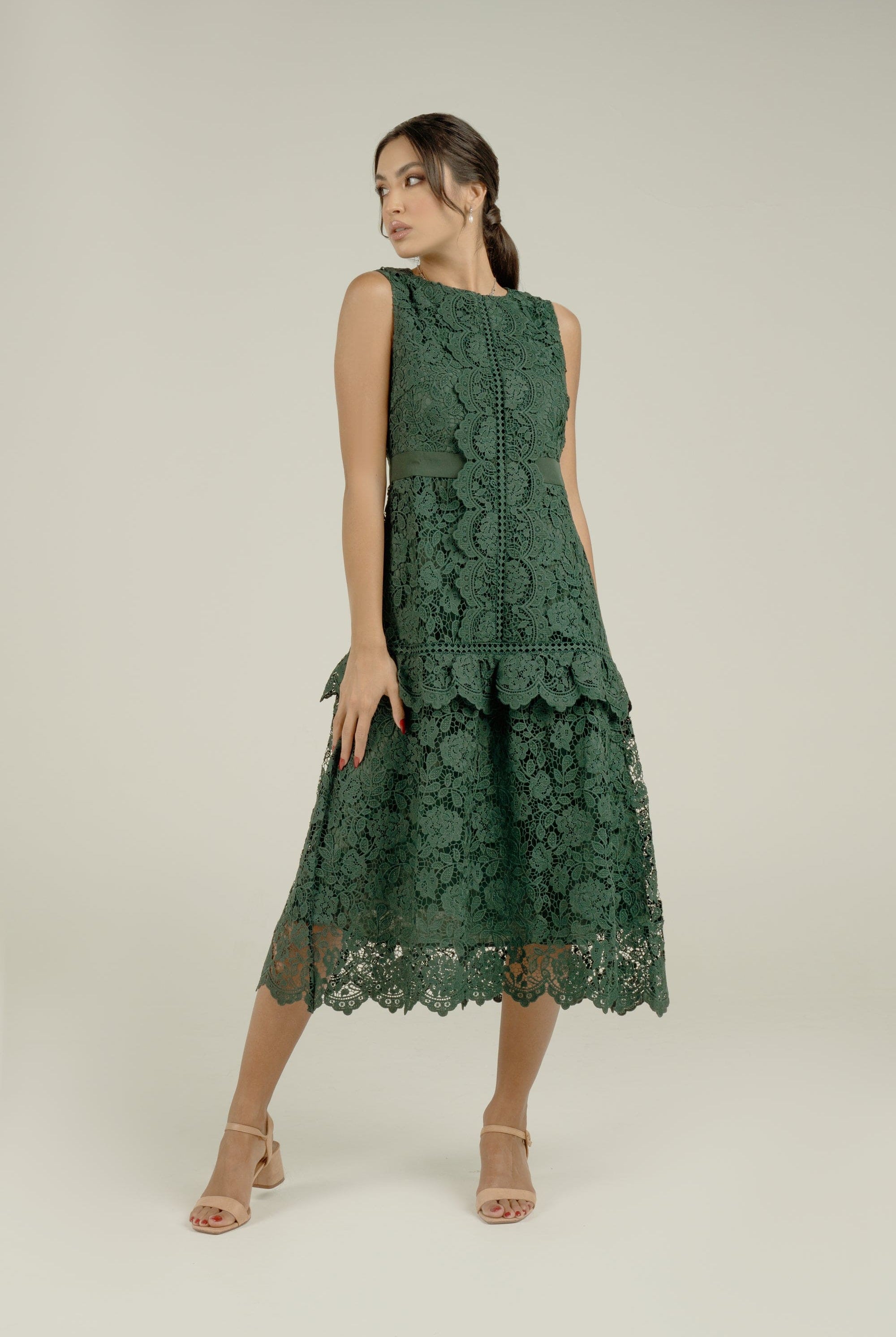 نتشي فستان ميدي دانتيل بدون كم