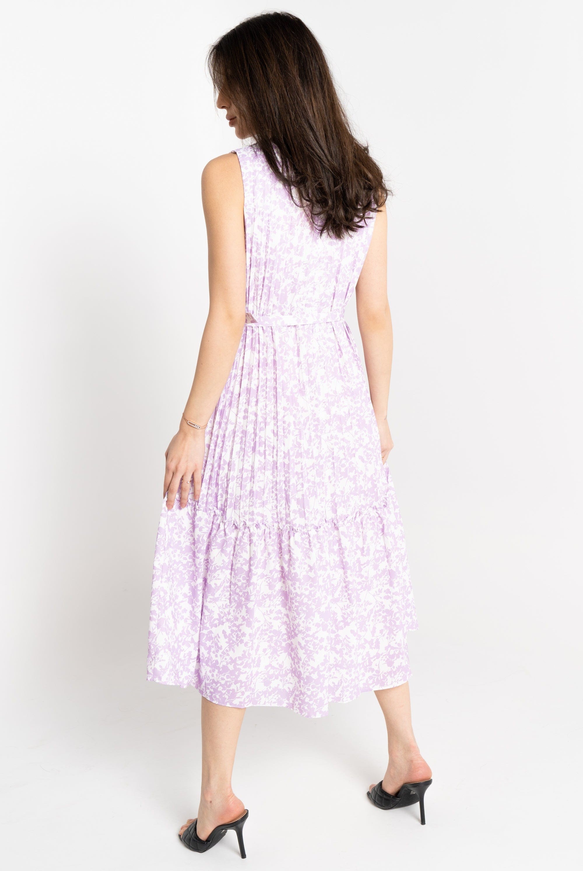 نتشي فستان ميدي بدون أكمام مشجر بياقة دائرية