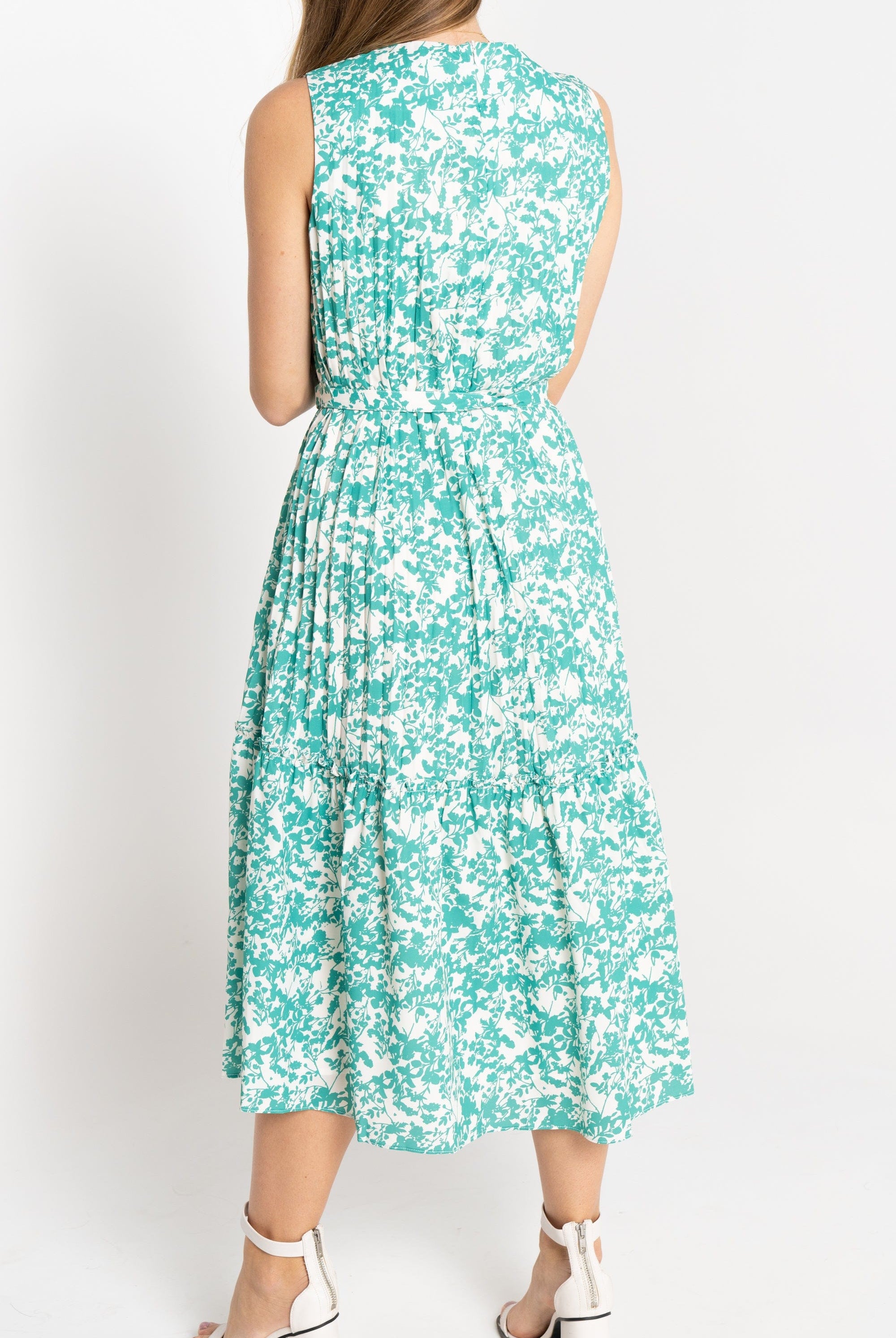 نتشي فستان ميدي بدون أكمام مشجر بياقة دائرية