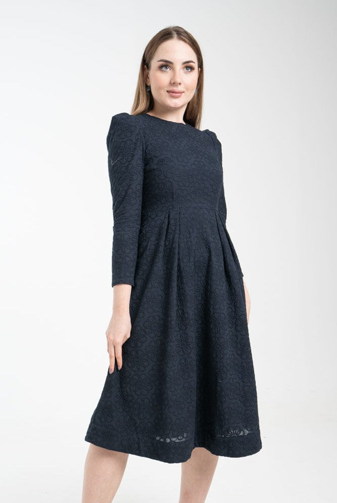 نتشي فستان ميدي بأكمام طويلة ومنفوخة