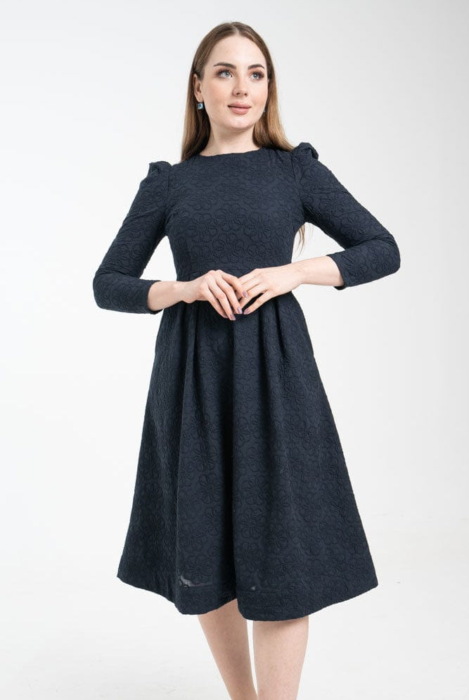 نتشي فستان ميدي بأكمام طويلة ومنفوخة