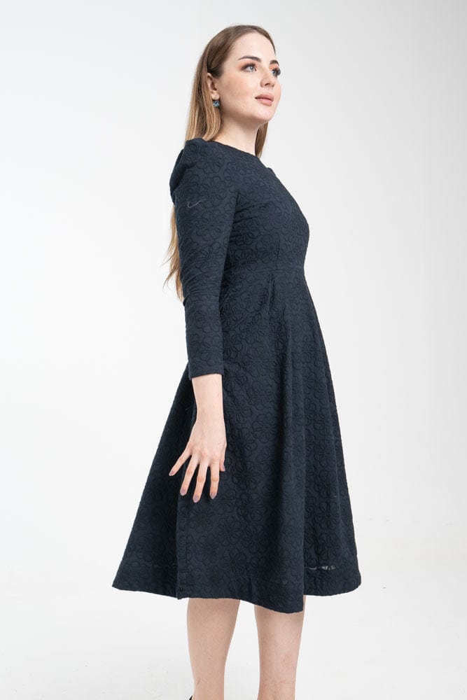 ูุชุดู ูุณุชุงู ู
ูุฏู ุจุฃูู
ุงู
ุทูููุฉ ูู
ูููุฎุฉ