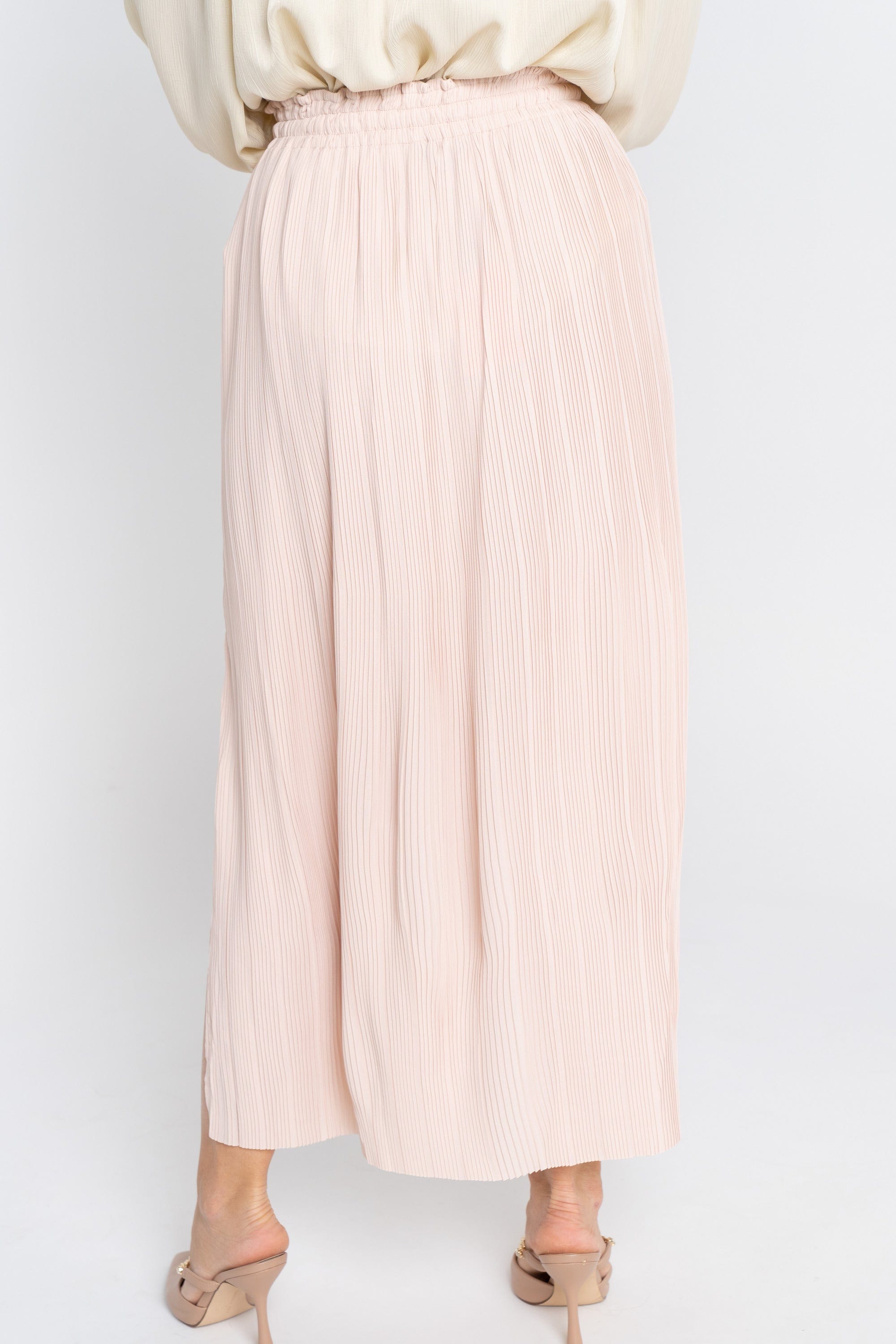 نتشي تنورة ميدي بكسرات صغيرة مفتوحة من الجنب