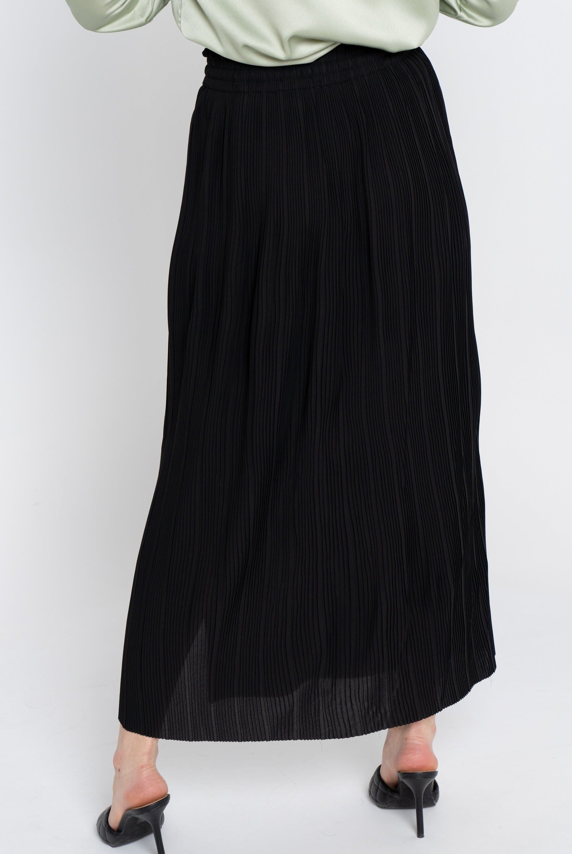 نتشي تنورة ميدي بكسرات صغيرة مفتوحة من الجنب