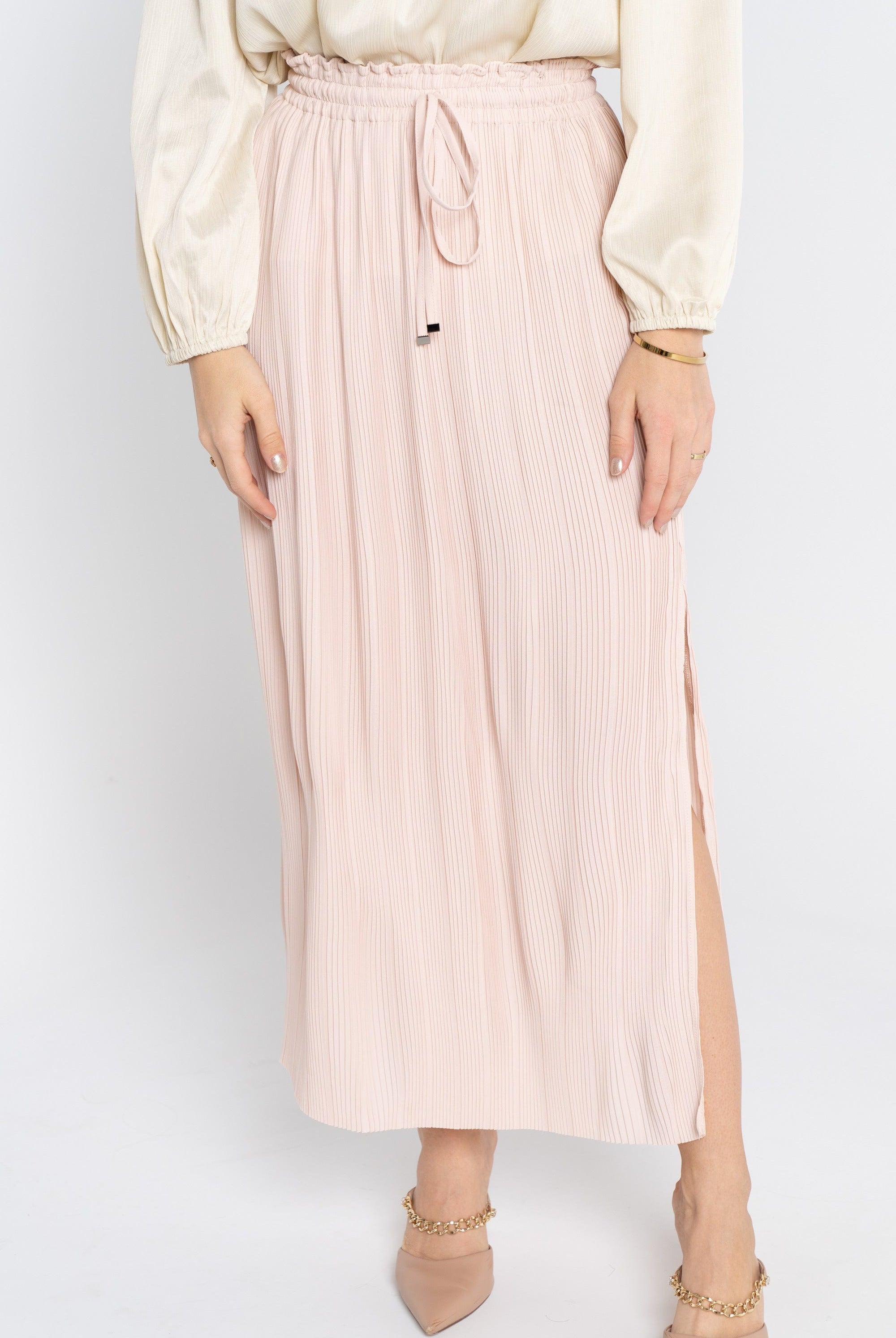 نتشي تنورة ميدي بكسرات صغيرة مفتوحة من الجنب