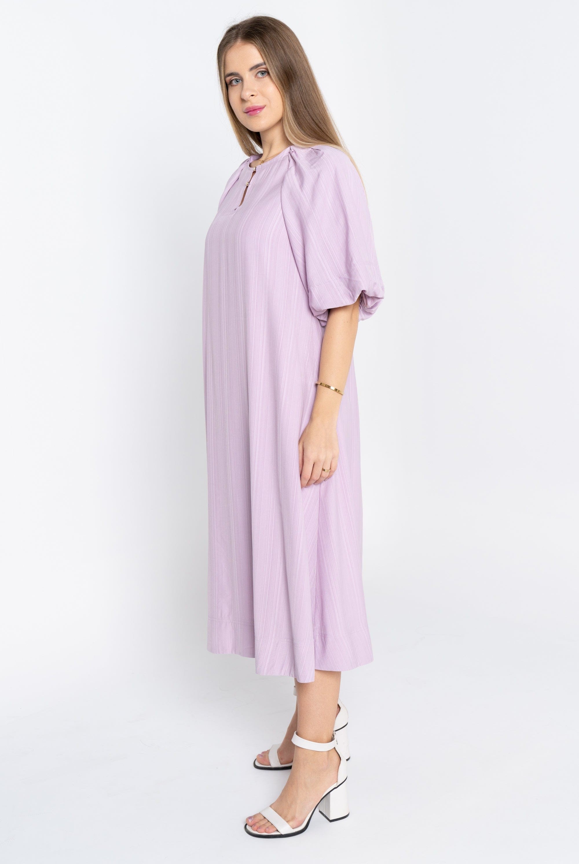 نتشي فستان ميدي سادة بأكمام 3/4 وياقة دائرية