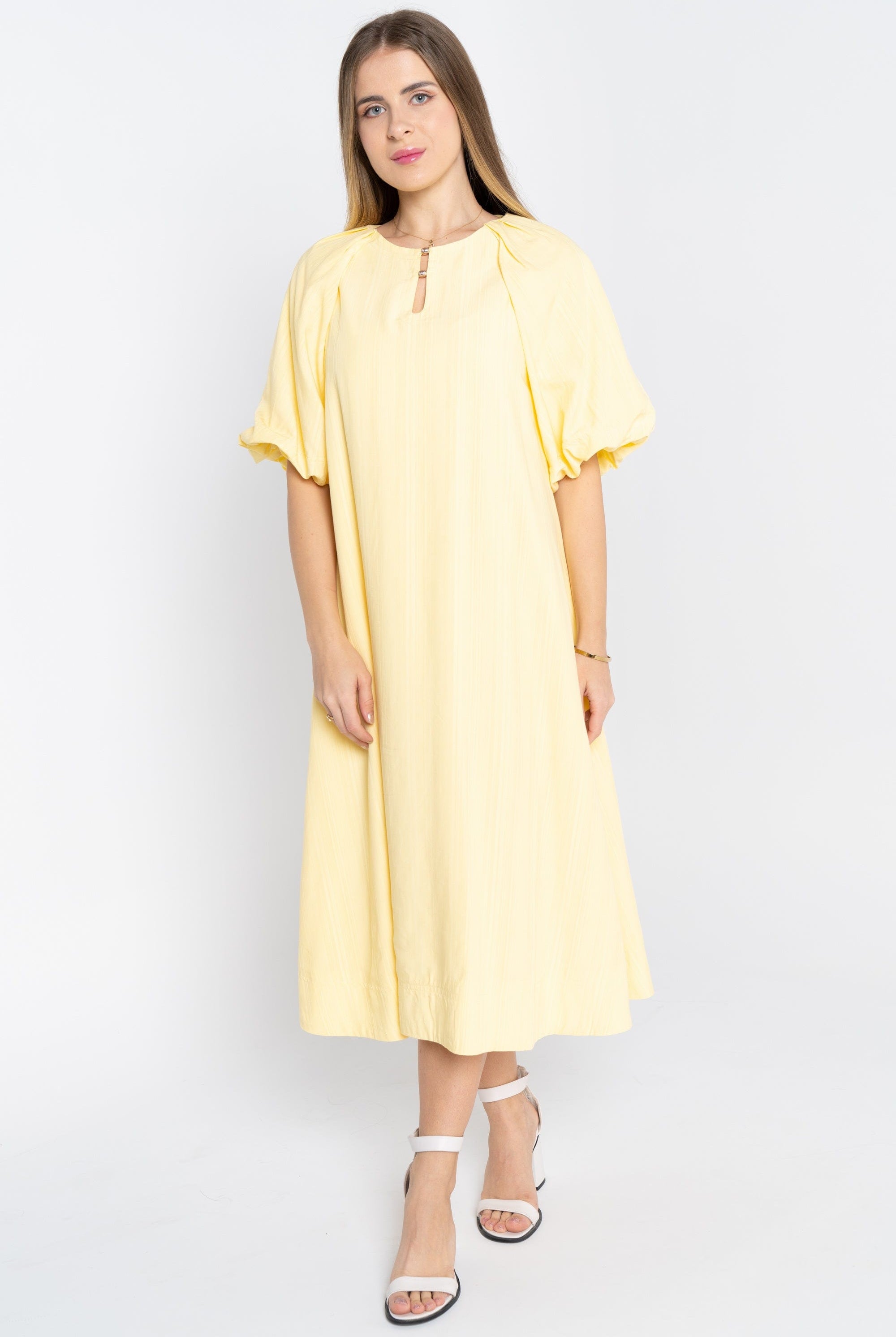 نتشي فستان ميدي سادة بأكمام 3/4 وياقة دائرية