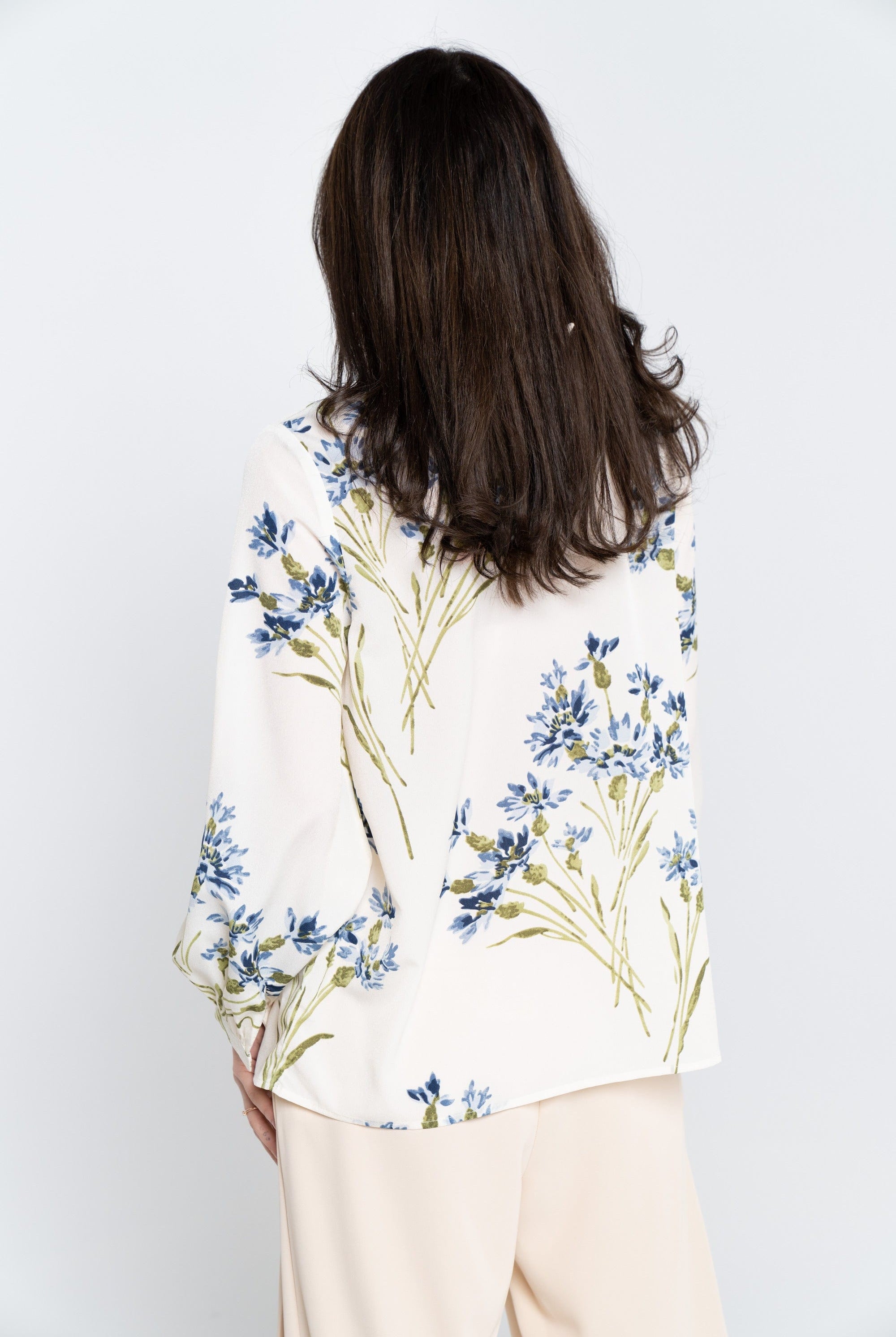 نتشي بلوزة كلاسيك مشجرة أكمام طويلة مع ياقة نسائي