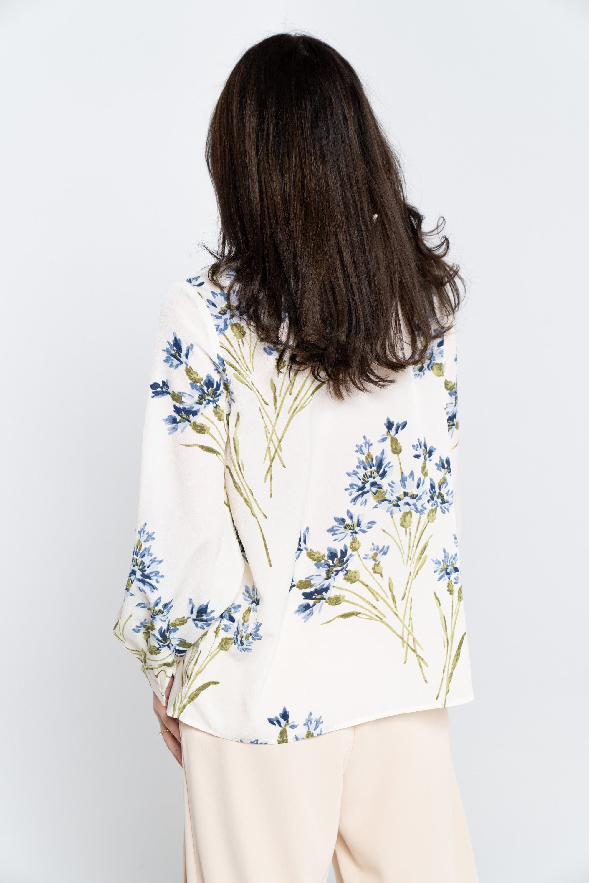 نتشي بلوزة كلاسيك مشجرة أكمام طويلة مع ياقة نسائي