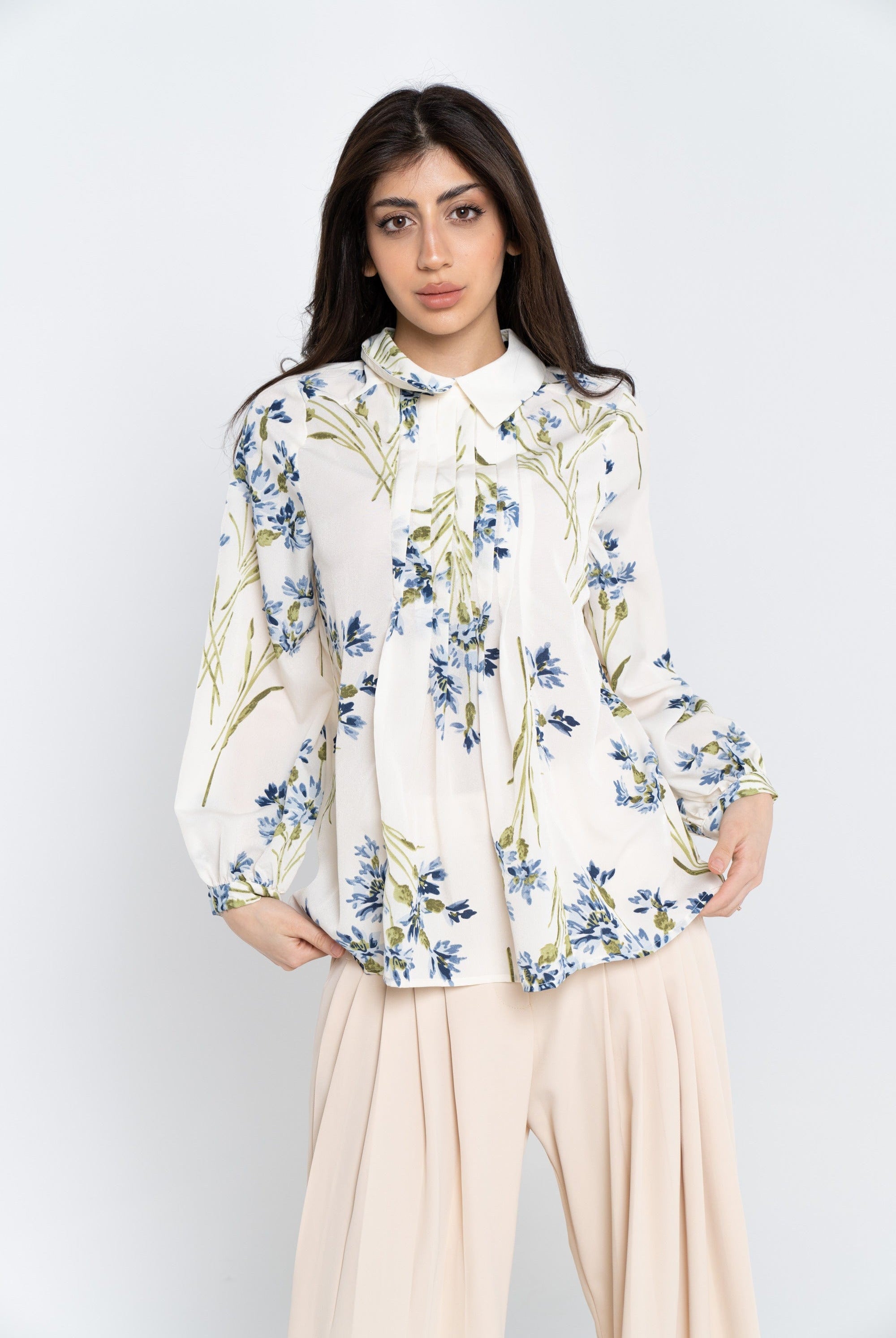 نتشي بلوزة كلاسيك مشجرة أكمام طويلة مع ياقة نسائي