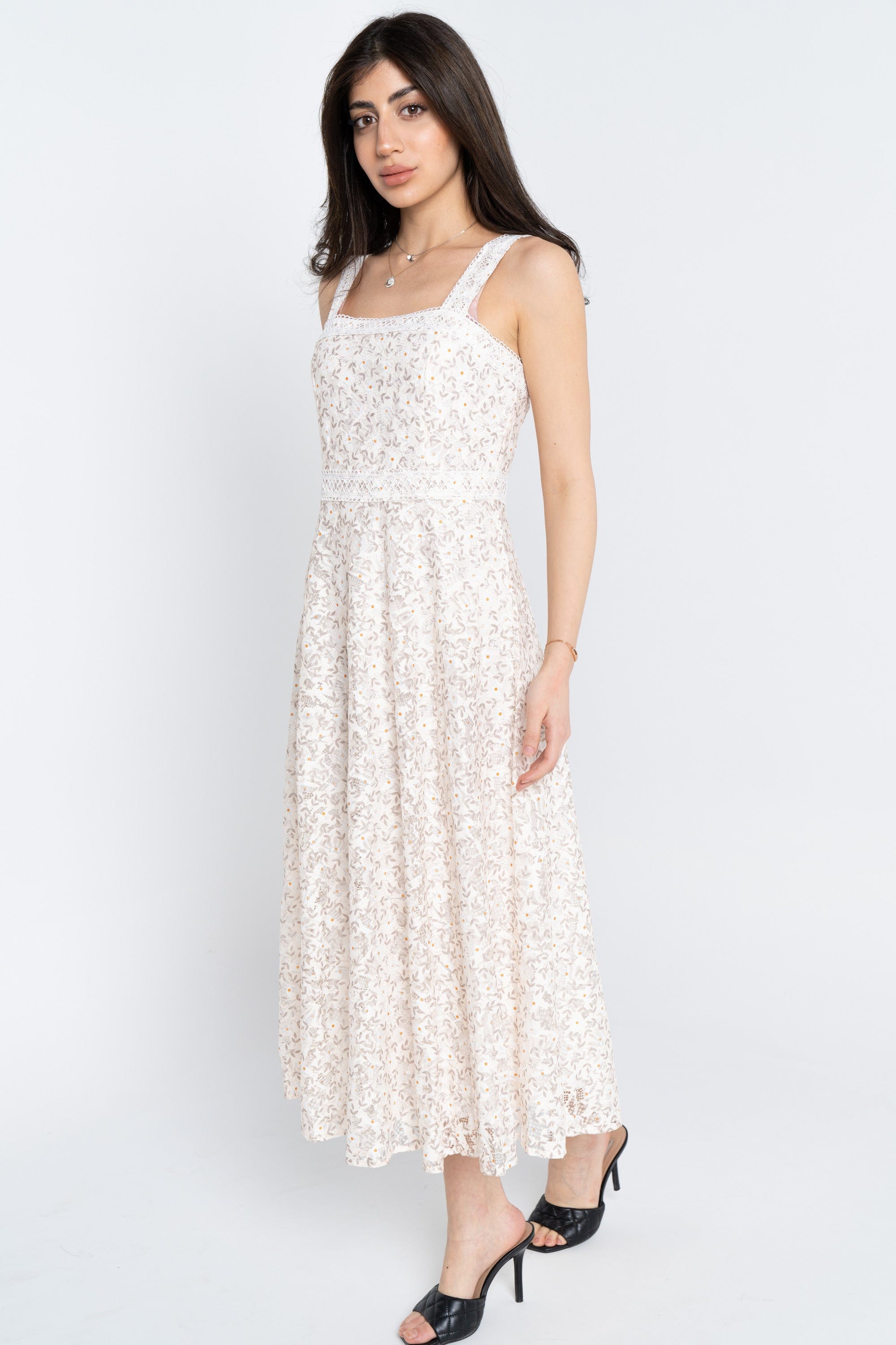 نتشي فستان ميدي بدون أكمام مشجر