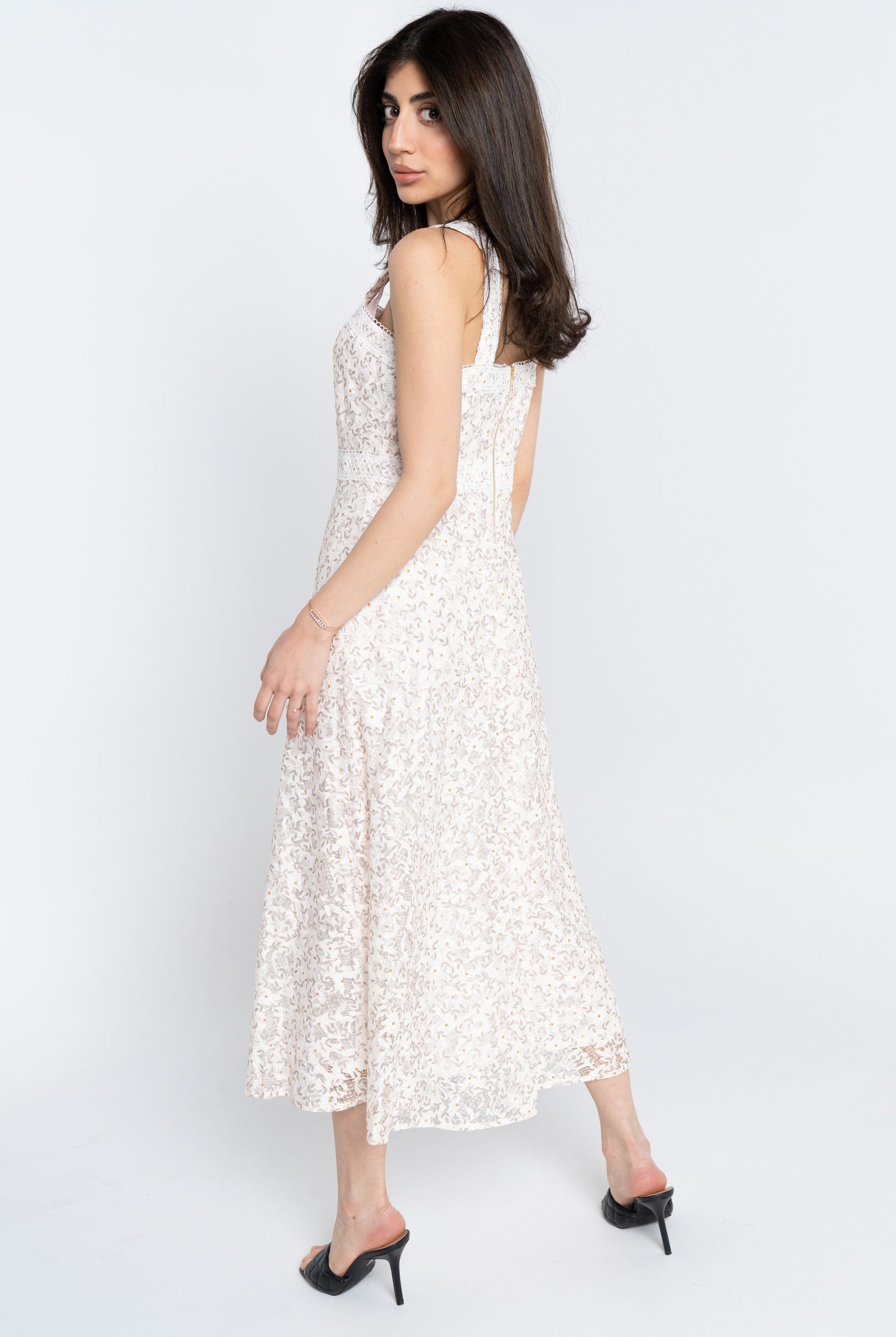 نتشي فستان ميدي بدون أكمام مشجر