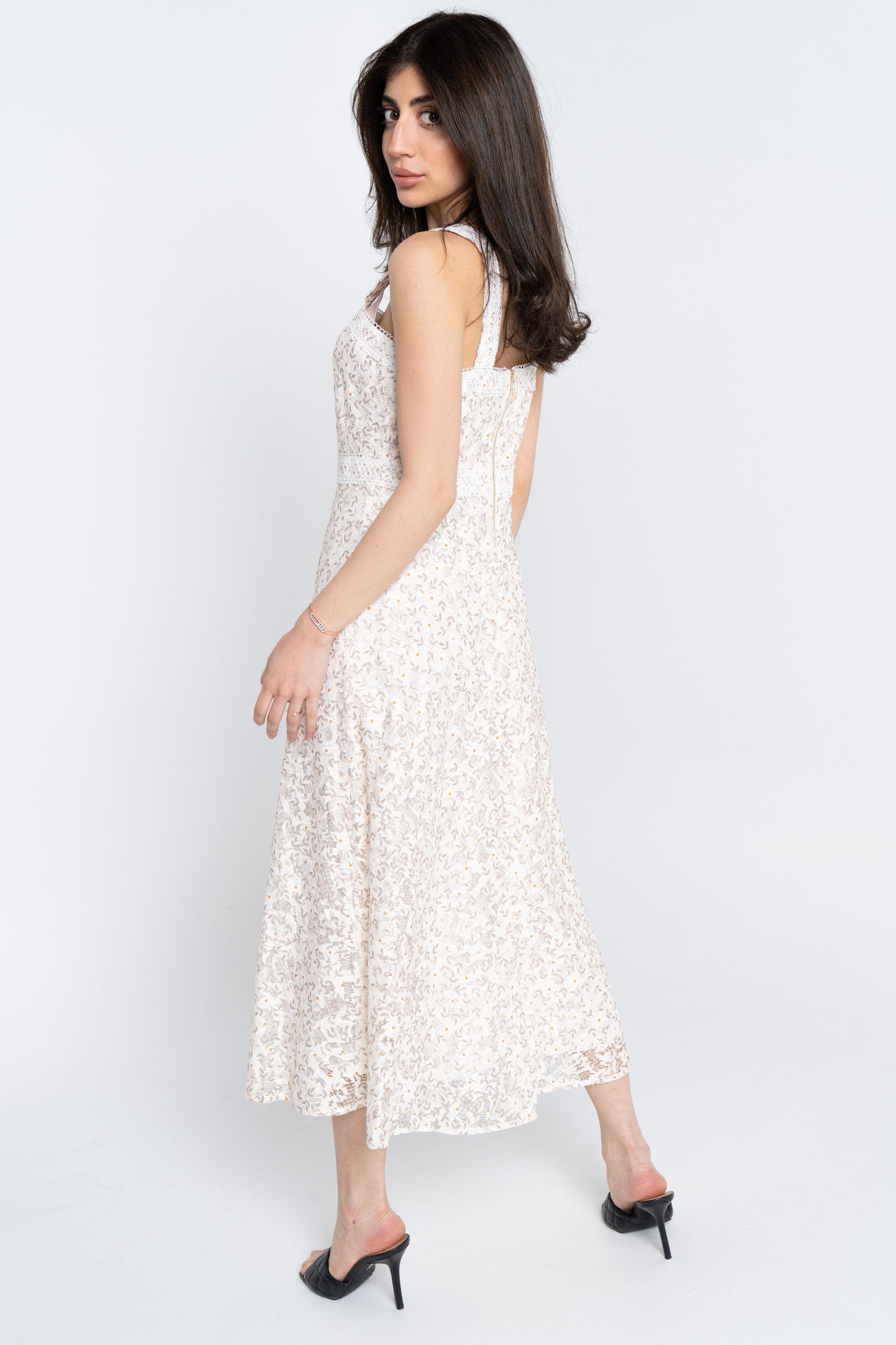 نتشي فستان ميدي بدون أكمام مشجر