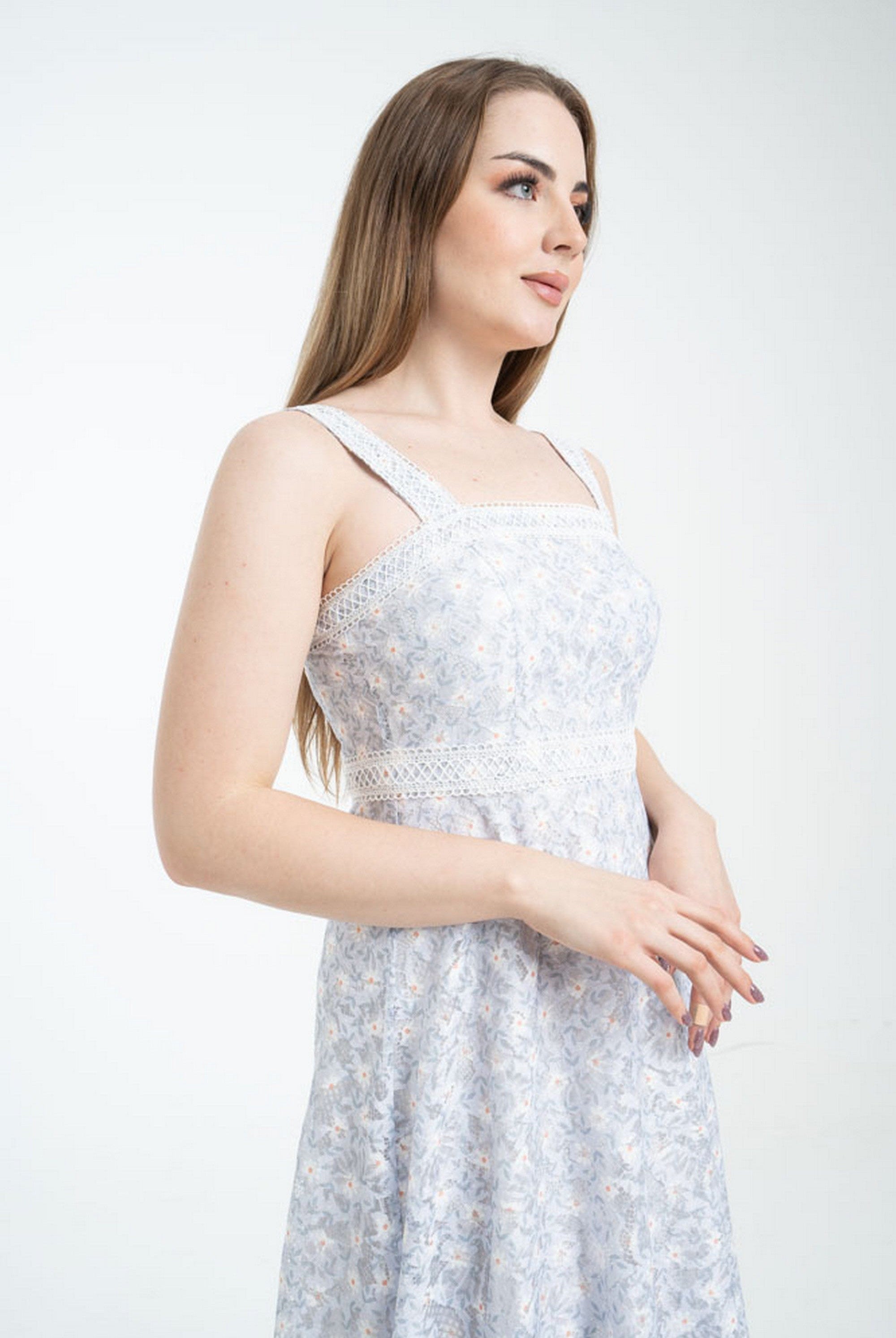 نتشي فستان ميدي بدون أكمام مشجر