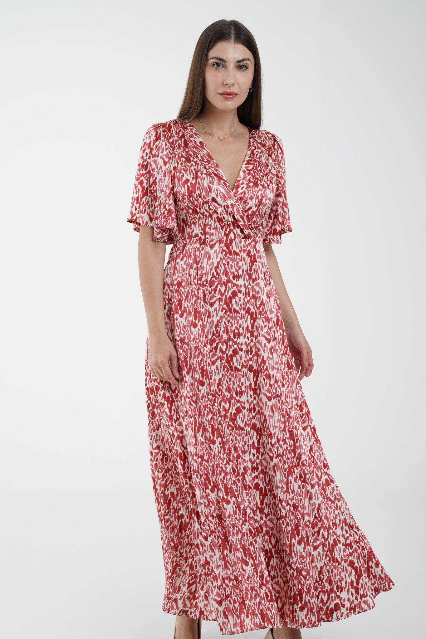 نتشي فستان ماكسي منقوش بفتحة صدر نص كم واسع