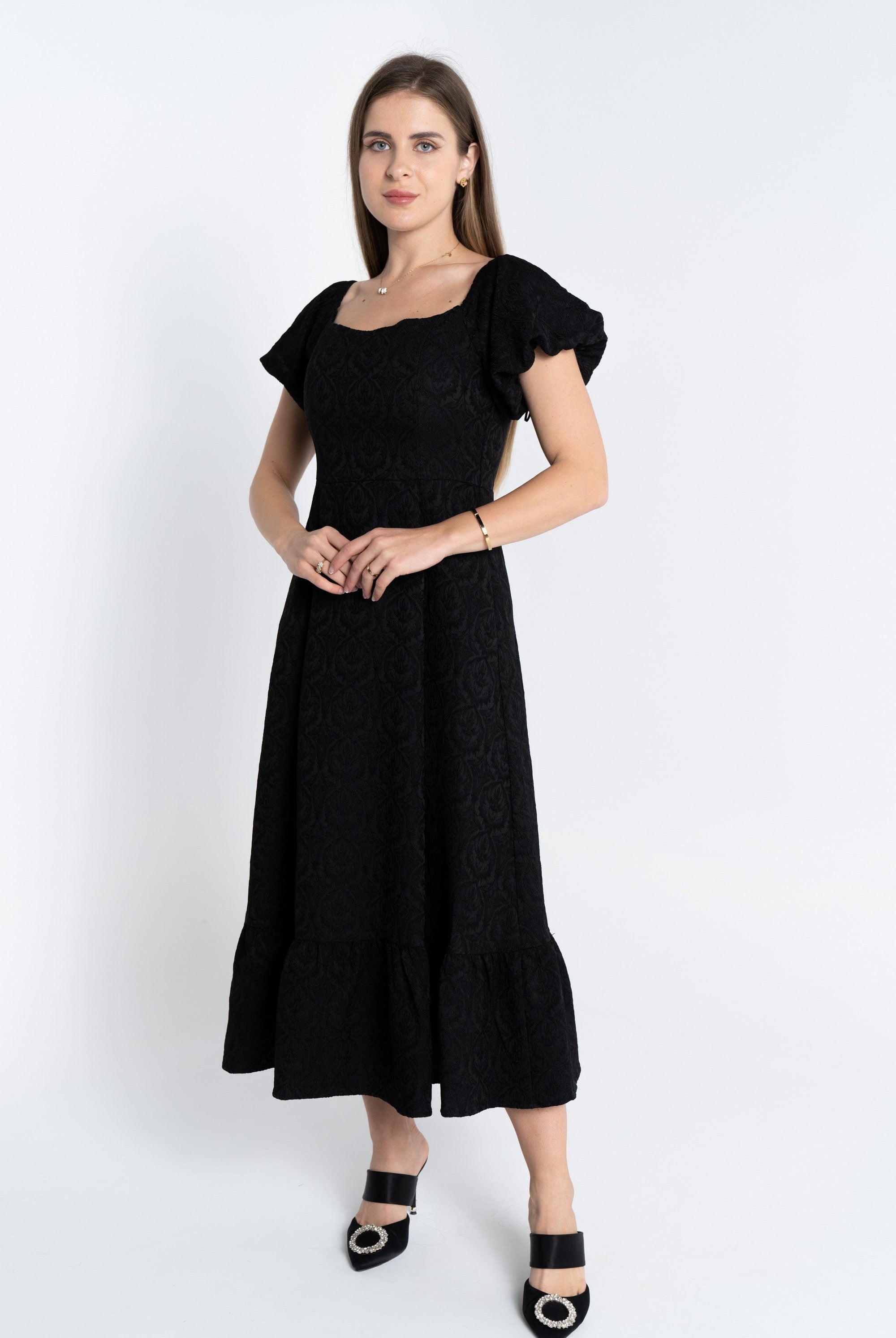 نتشي فستان سهرة ميدي بياقة مربعة وكم قصير بف نسائي