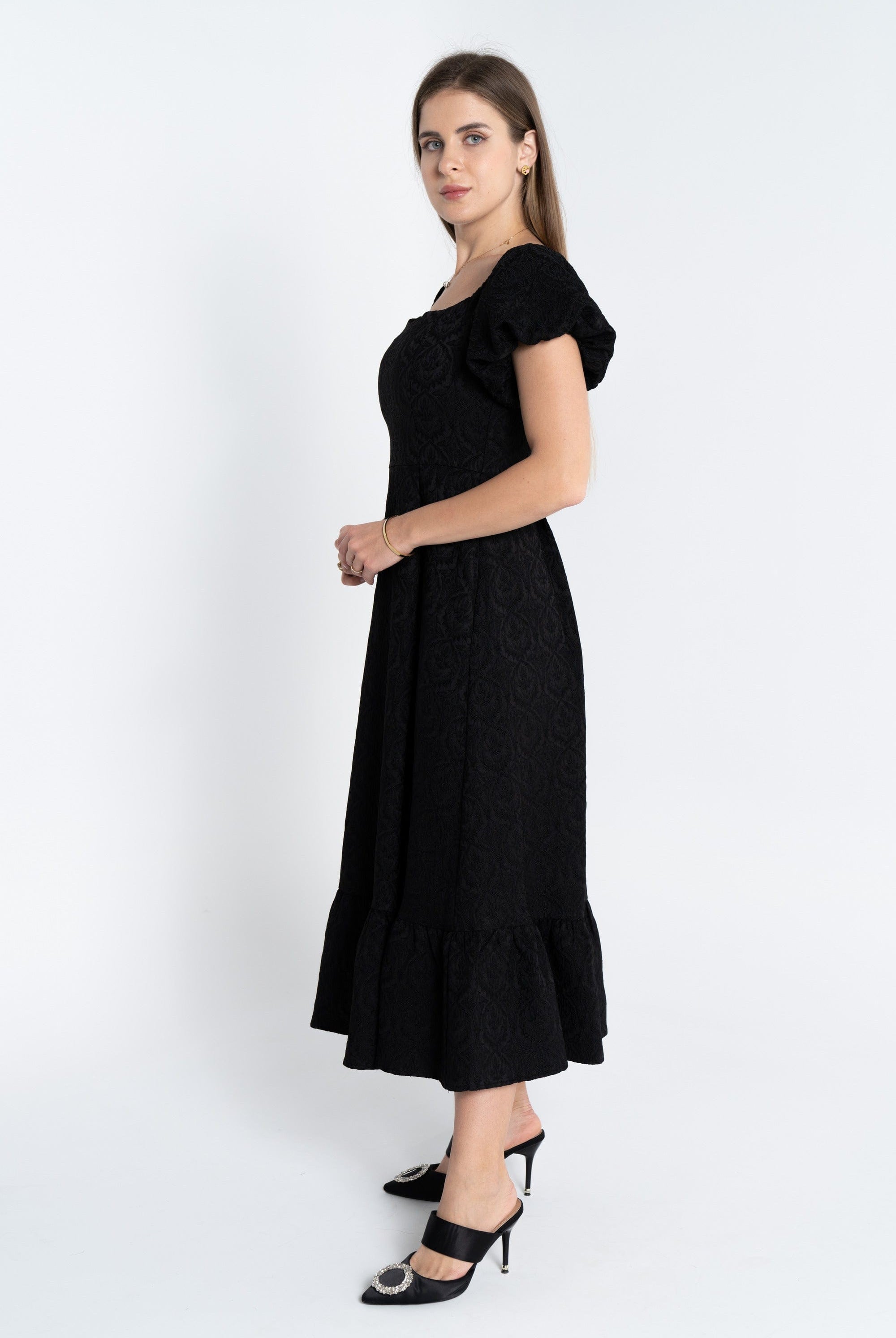 نتشي فستان سهرة ميدي بياقة مربعة وكم قصير بف نسائي