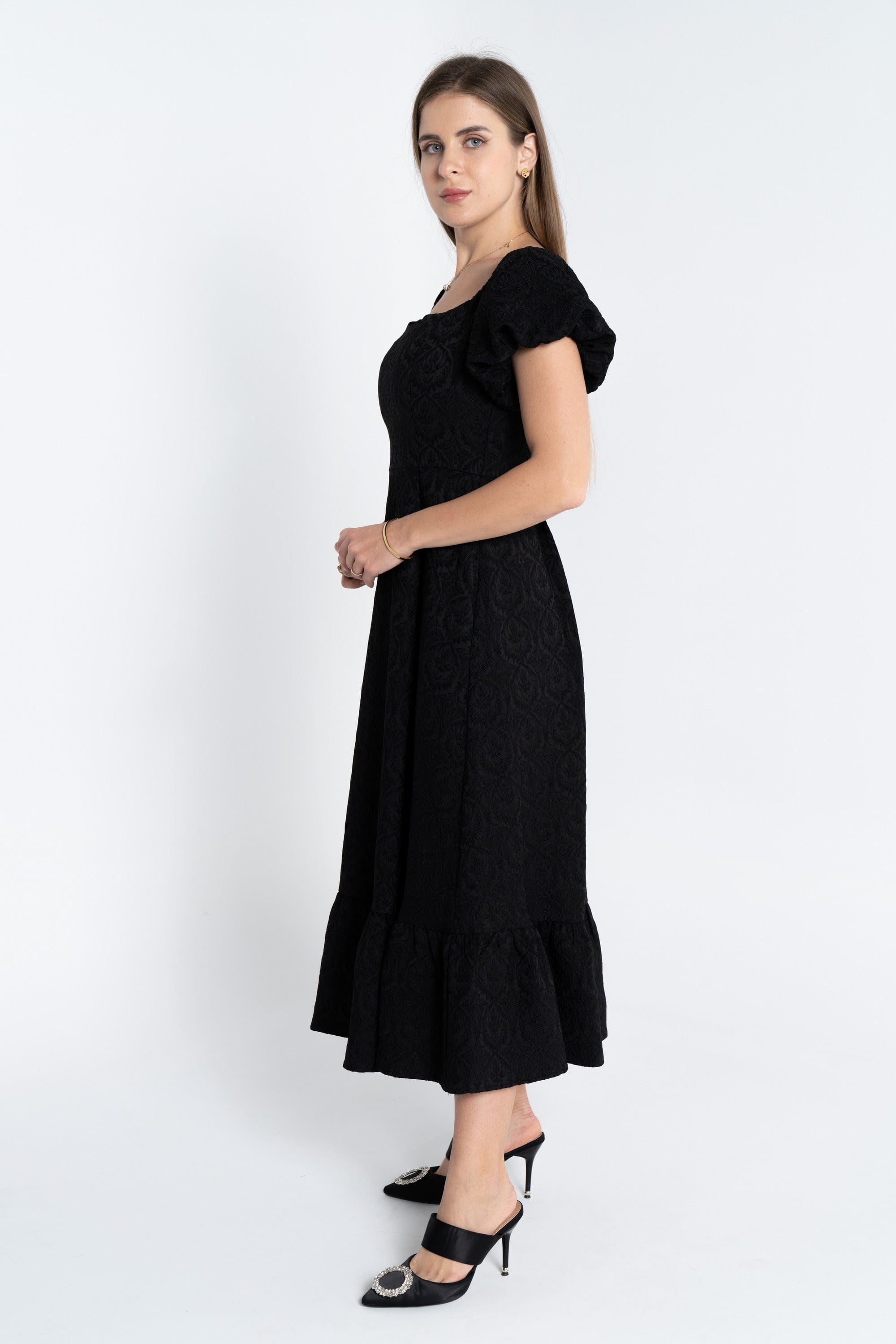 نتشي فستان سهرة ميدي بياقة مربعة وكم قصير بف نسائي