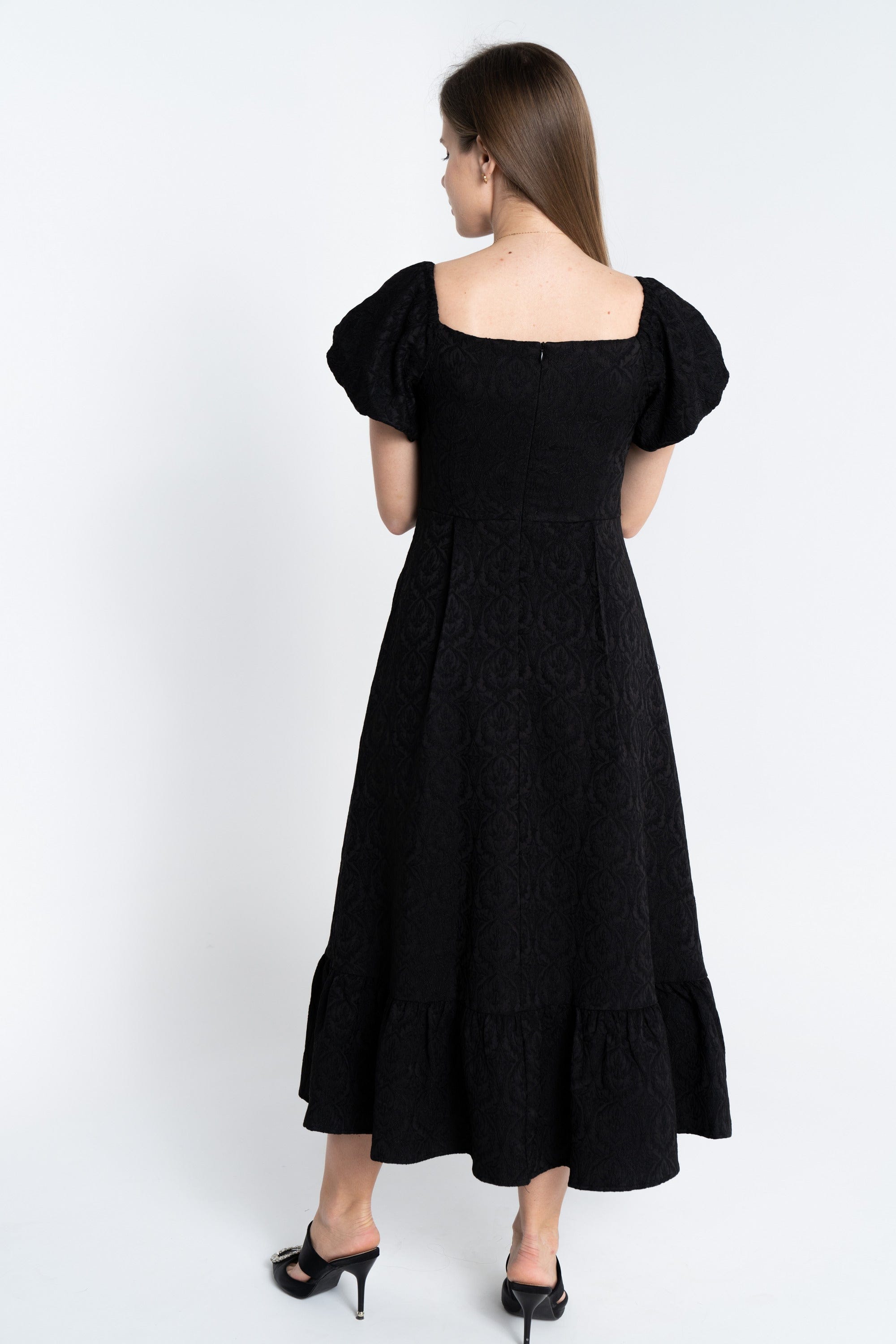 نتشي فستان سهرة ميدي بياقة مربعة وكم قصير بف نسائي