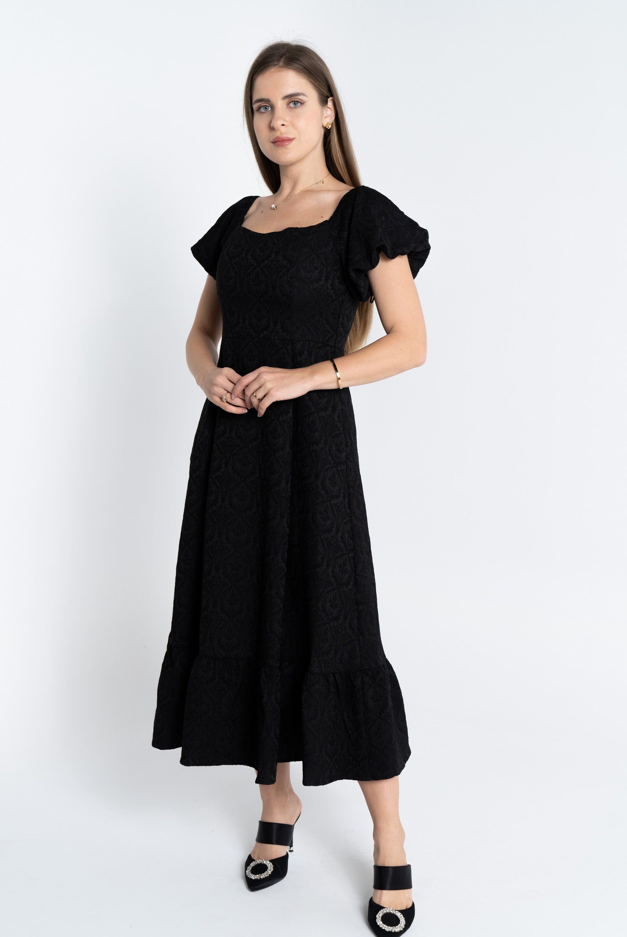 نتشي فستان سهرة ميدي بياقة مربعة وكم قصير بف نسائي