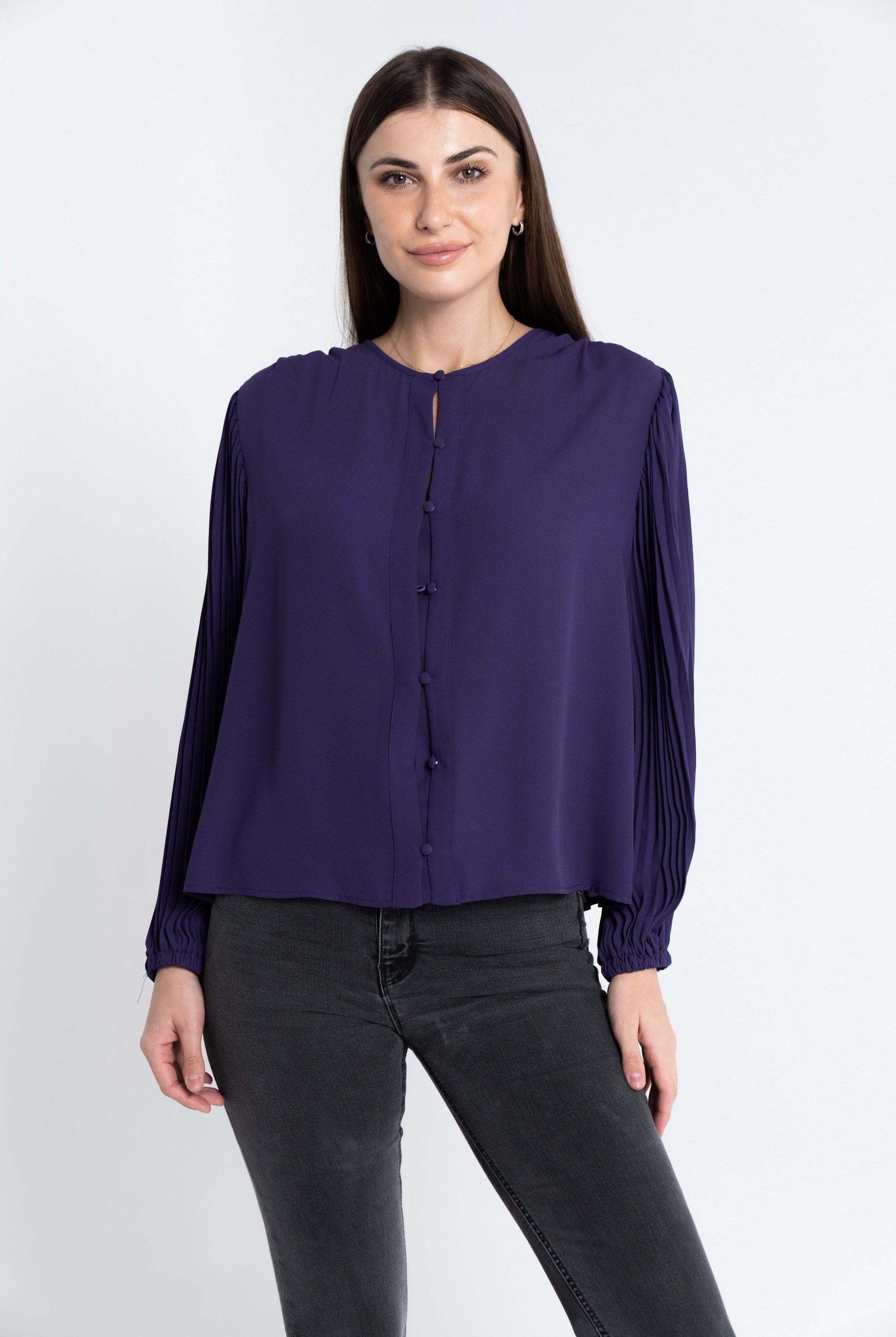 نتشي توب سادة بأزرار أمامية وكم طويل بكسرات نسائي