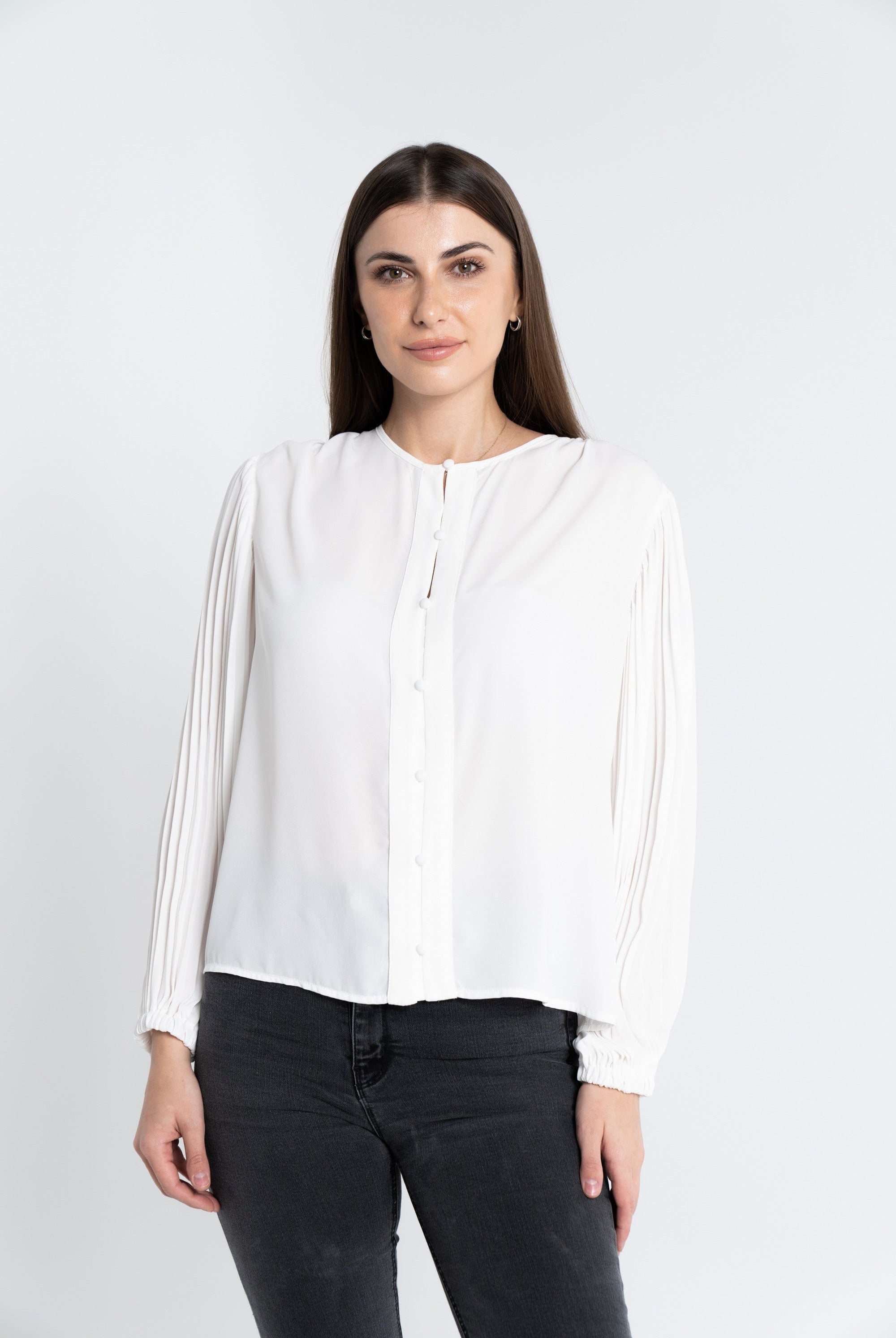 نتشي توب سادة بأزرار أمامية وكم طويل بكسرات نسائي