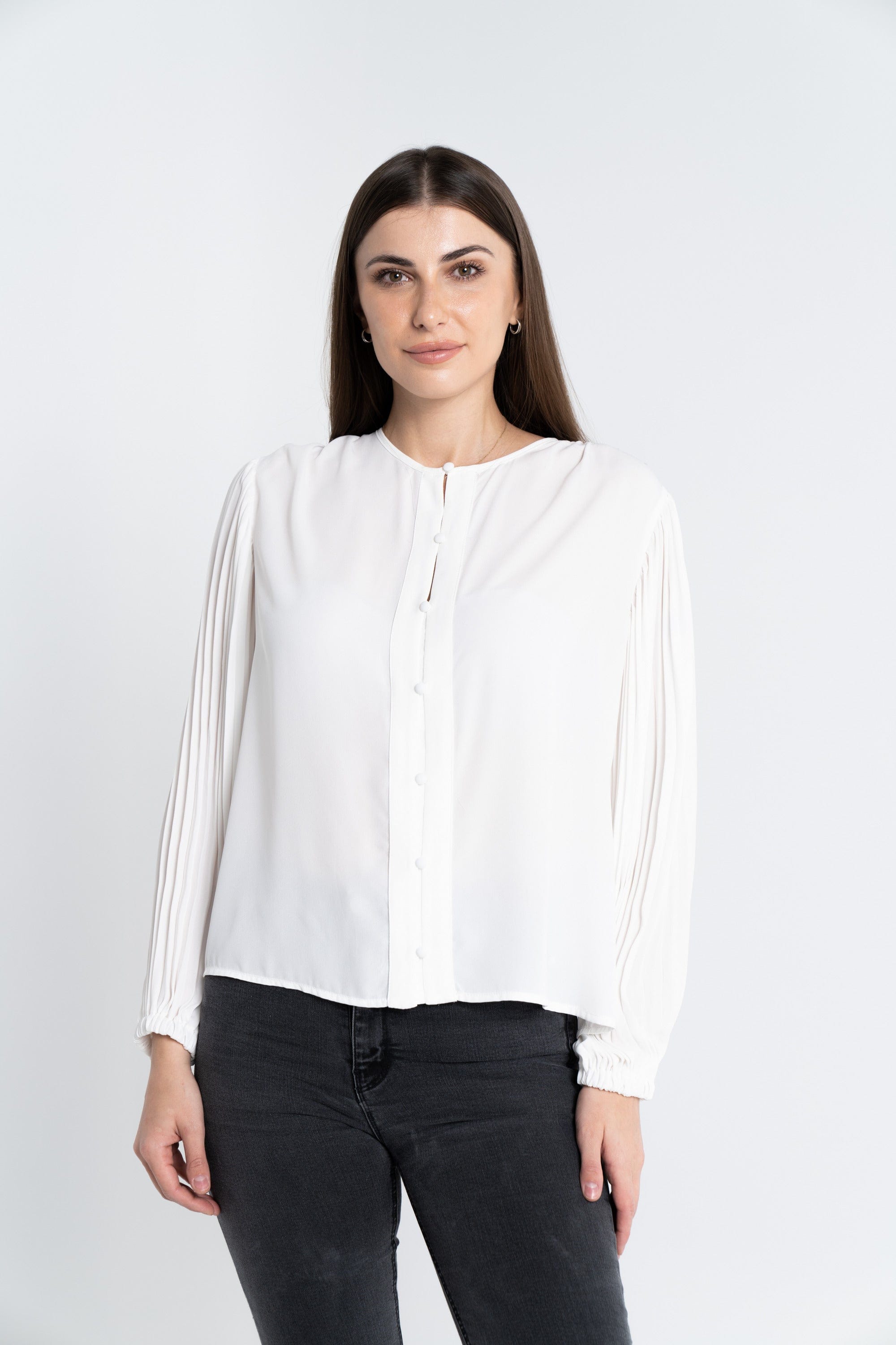 نتشي توب سادة بأزرار أمامية وكم طويل بكسرات نسائي